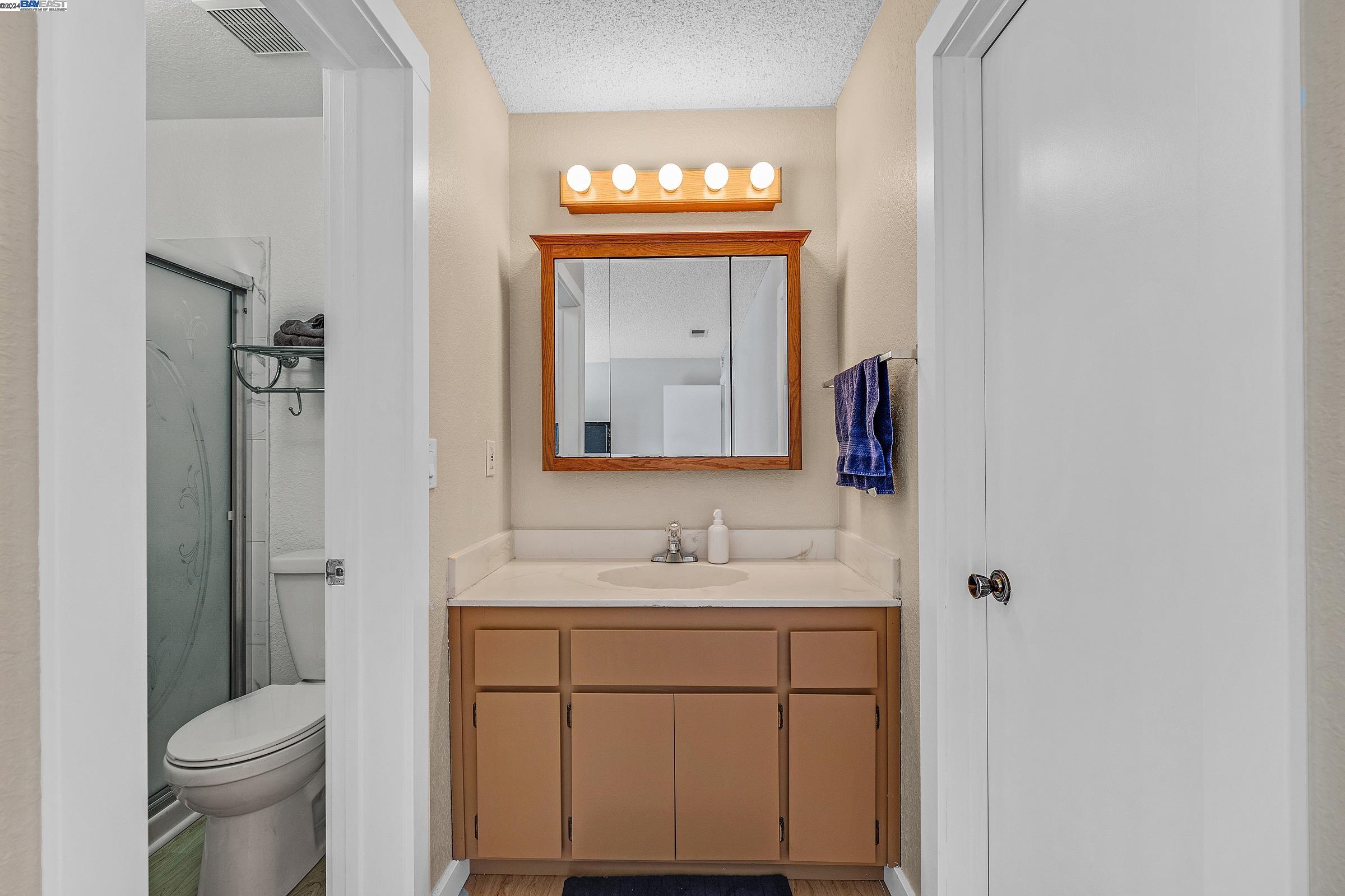 138 Shaniko Cmn