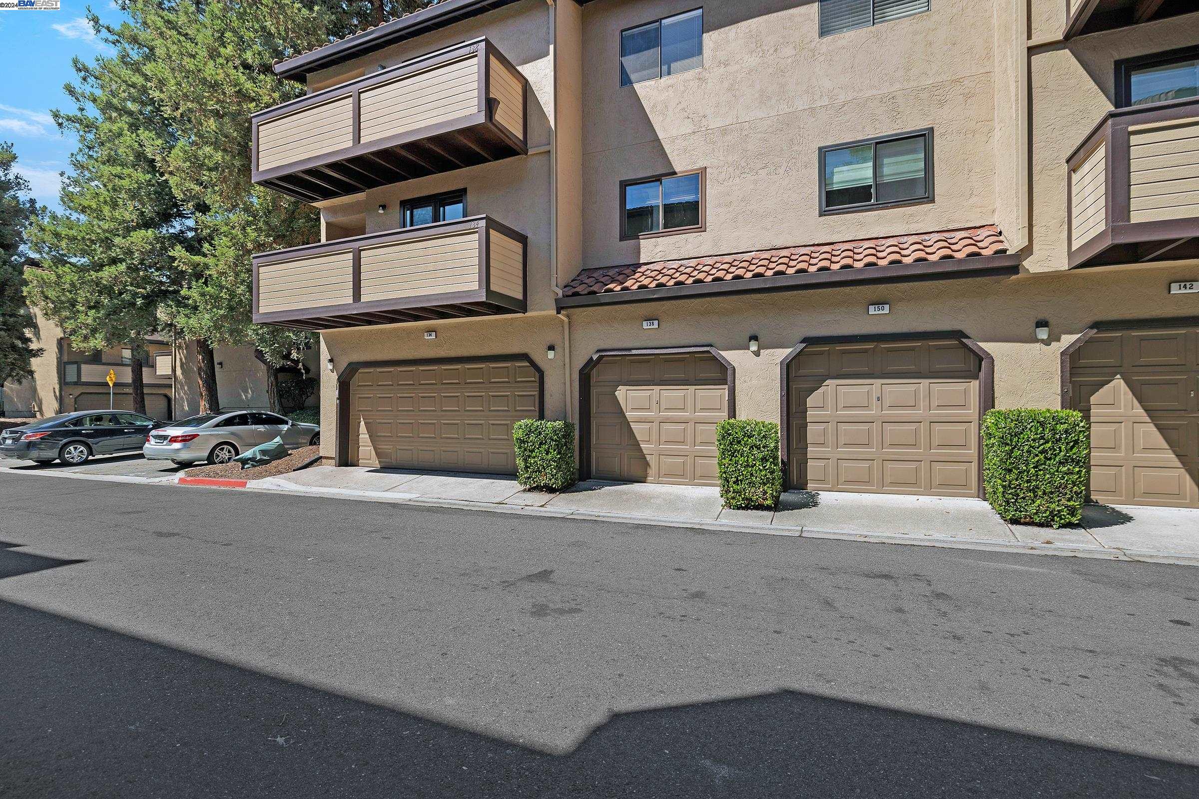 138 Shaniko Cmn