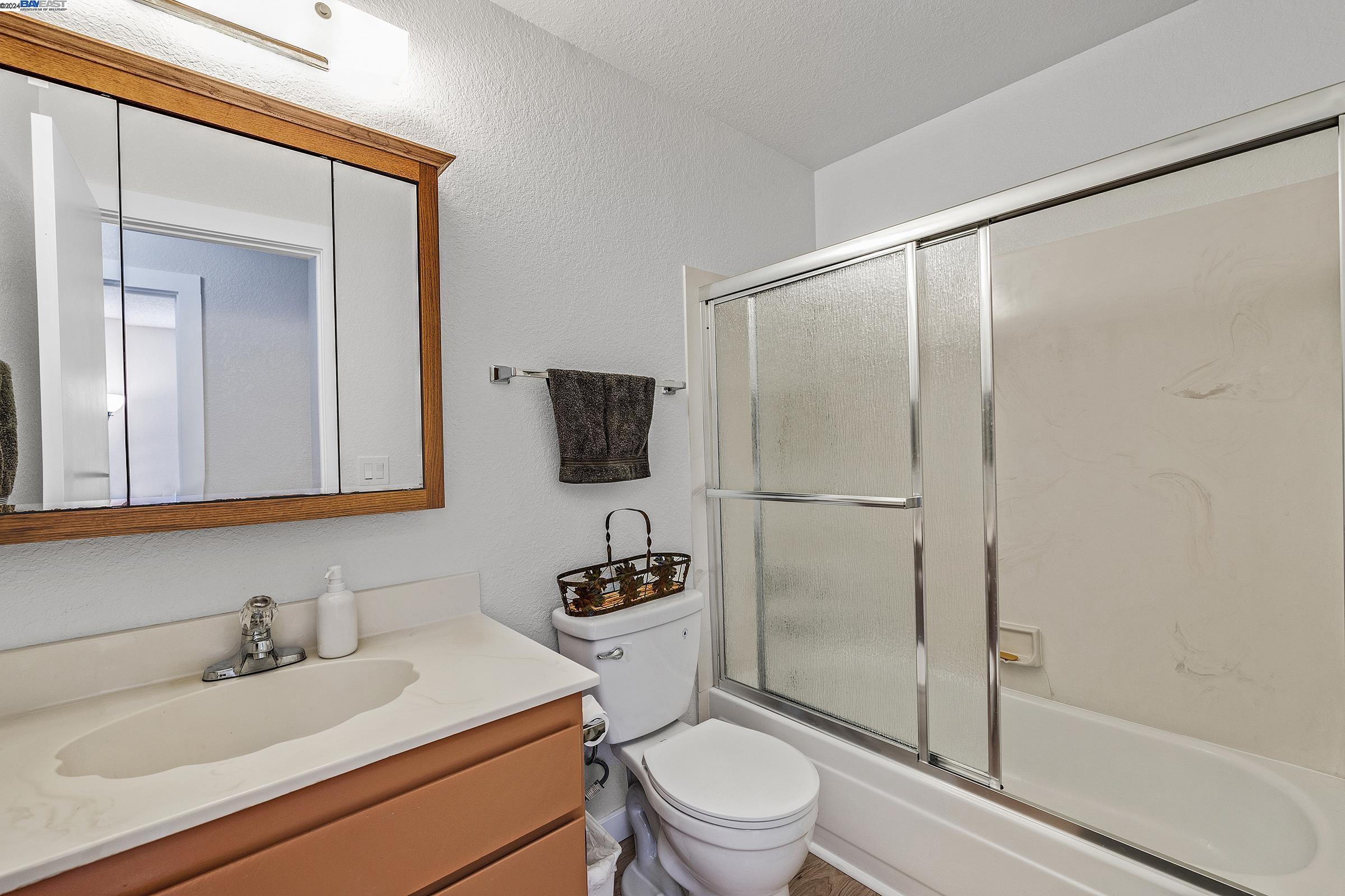 138 Shaniko Cmn