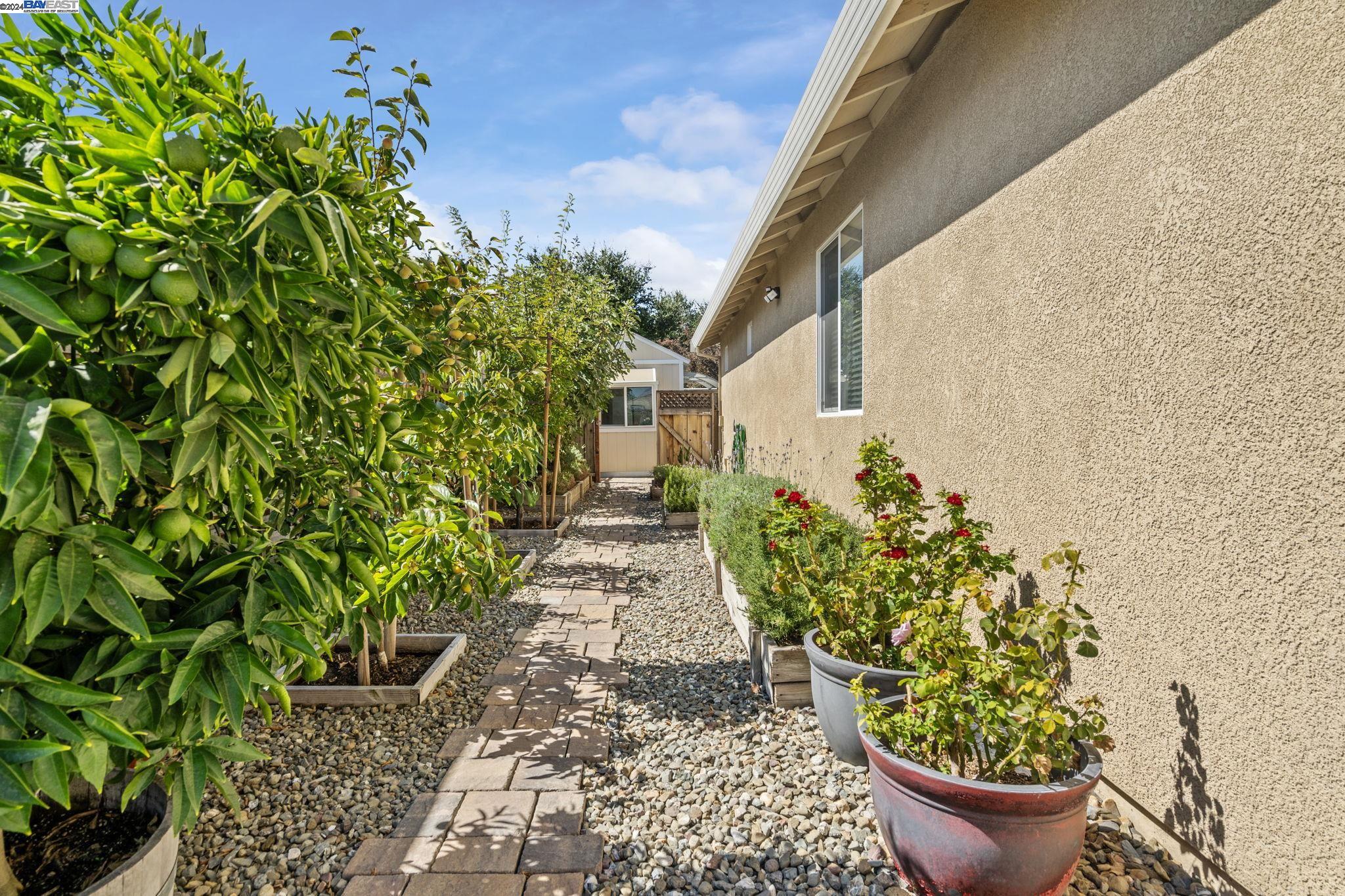 2339 Maple Hollow Ln