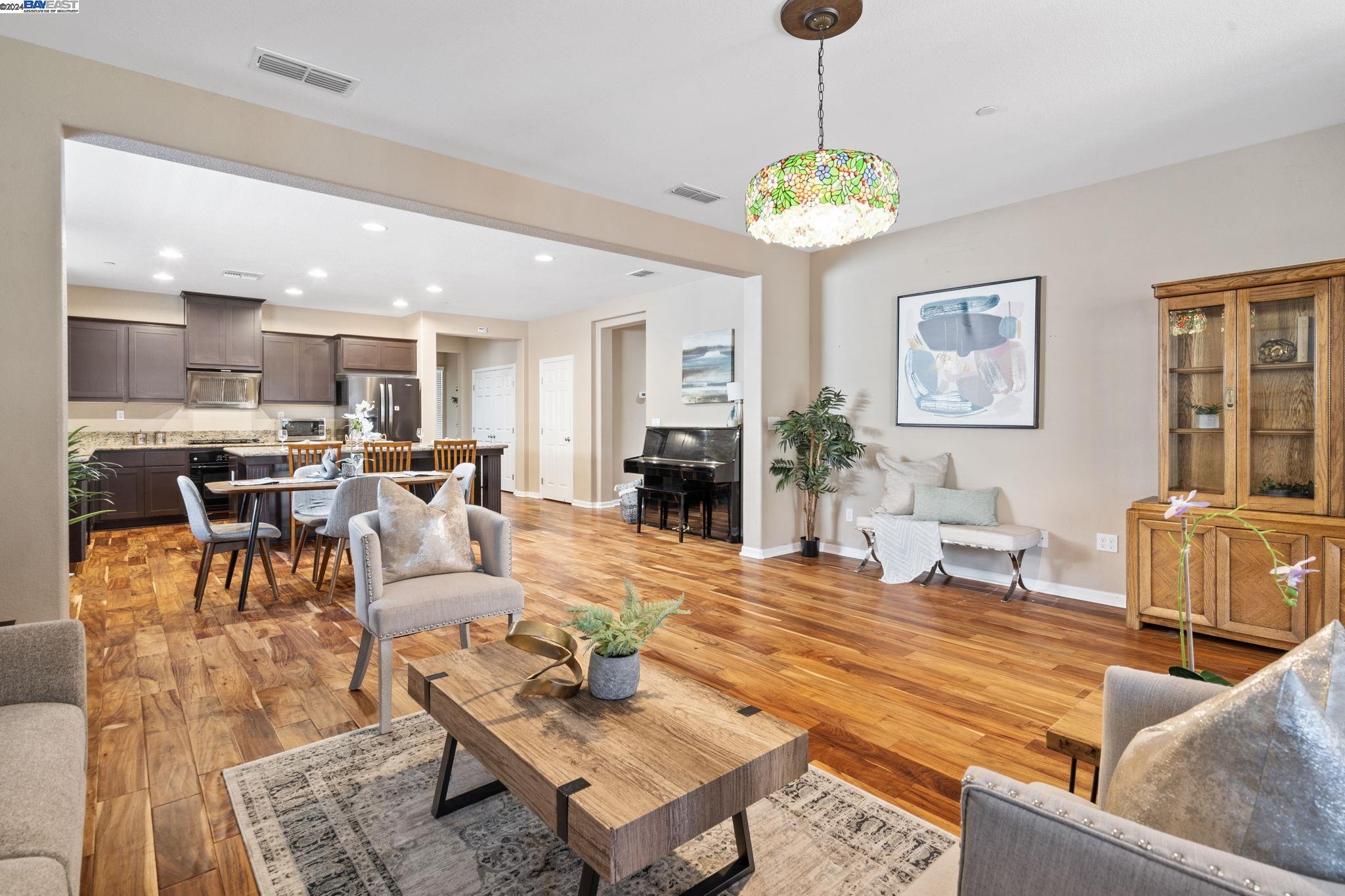 2339 Maple Hollow Ln