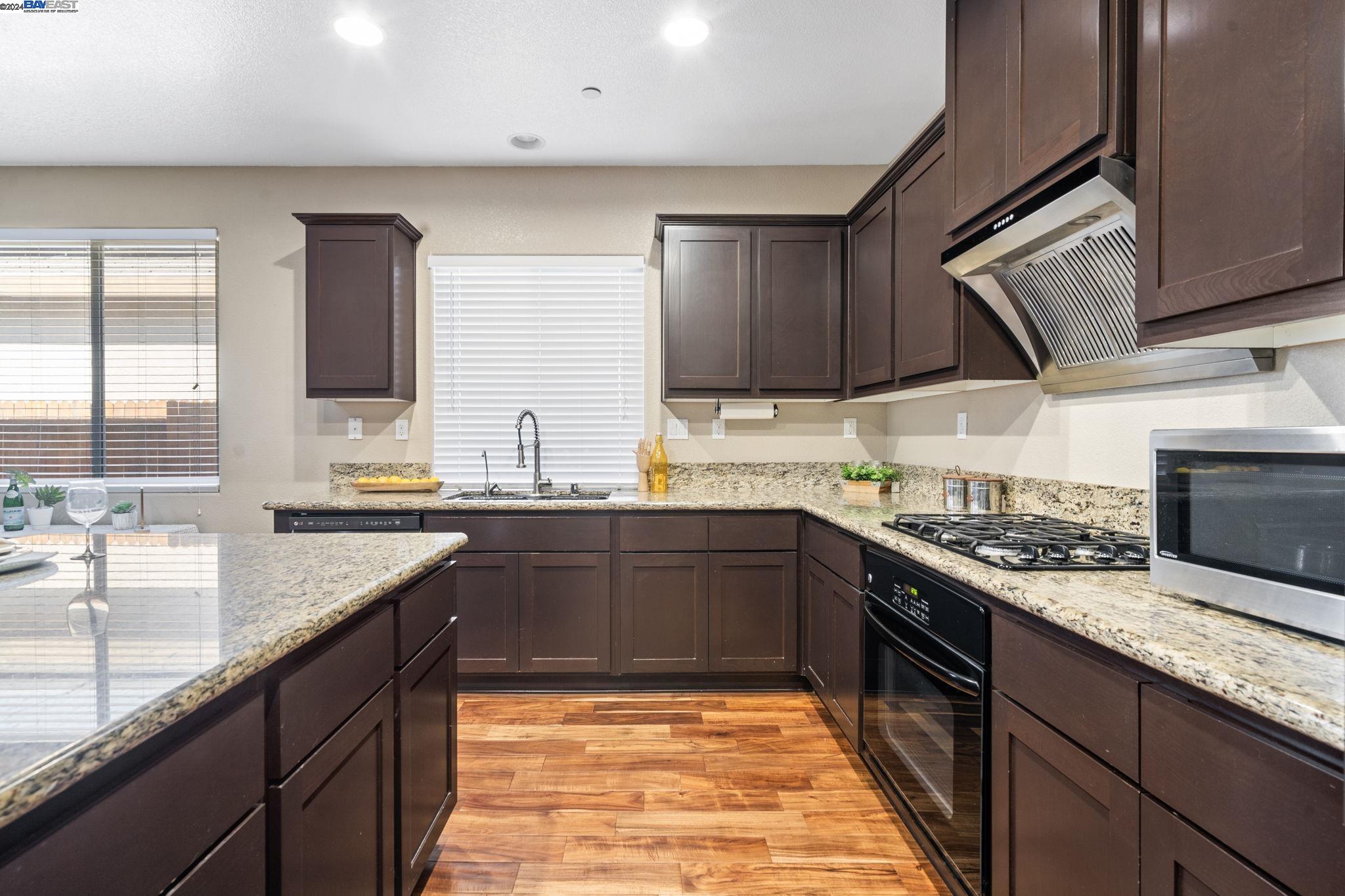 2339 Maple Hollow Ln