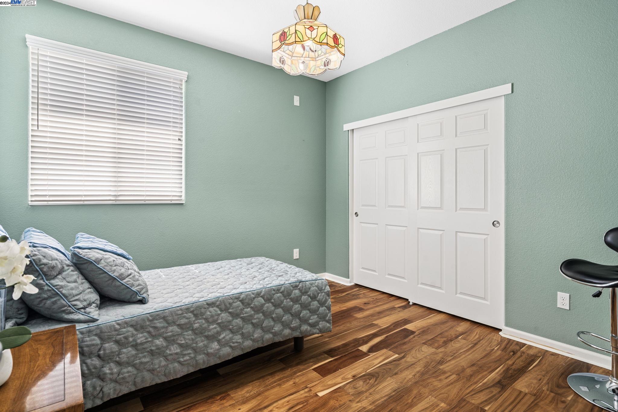 2339 Maple Hollow Ln