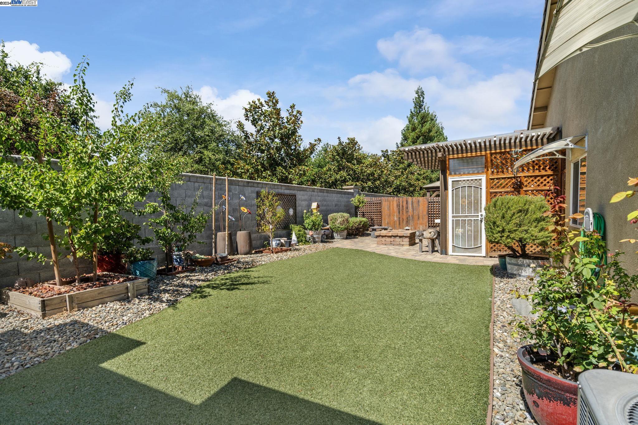 2339 Maple Hollow Ln