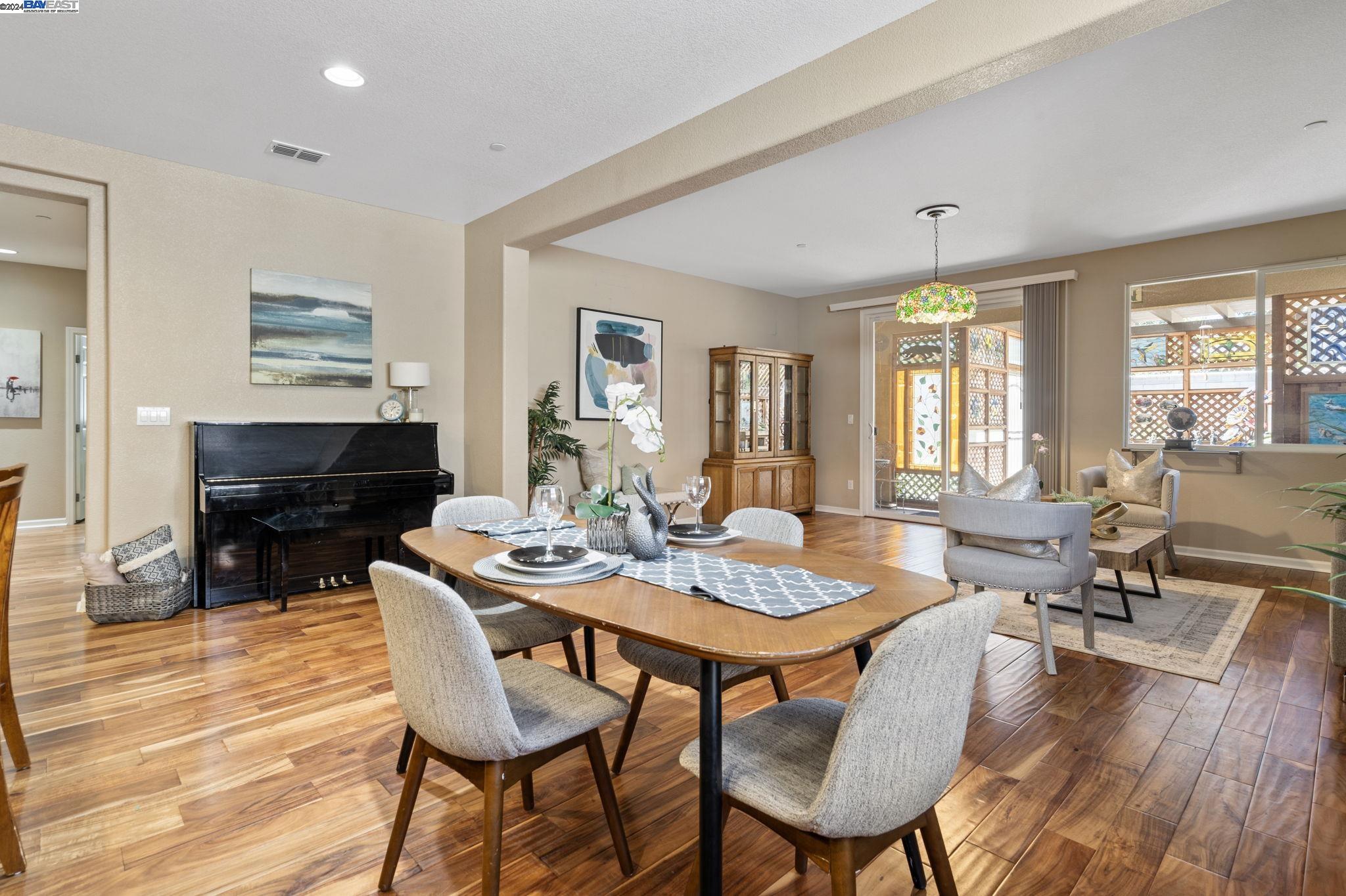 2339 Maple Hollow Ln