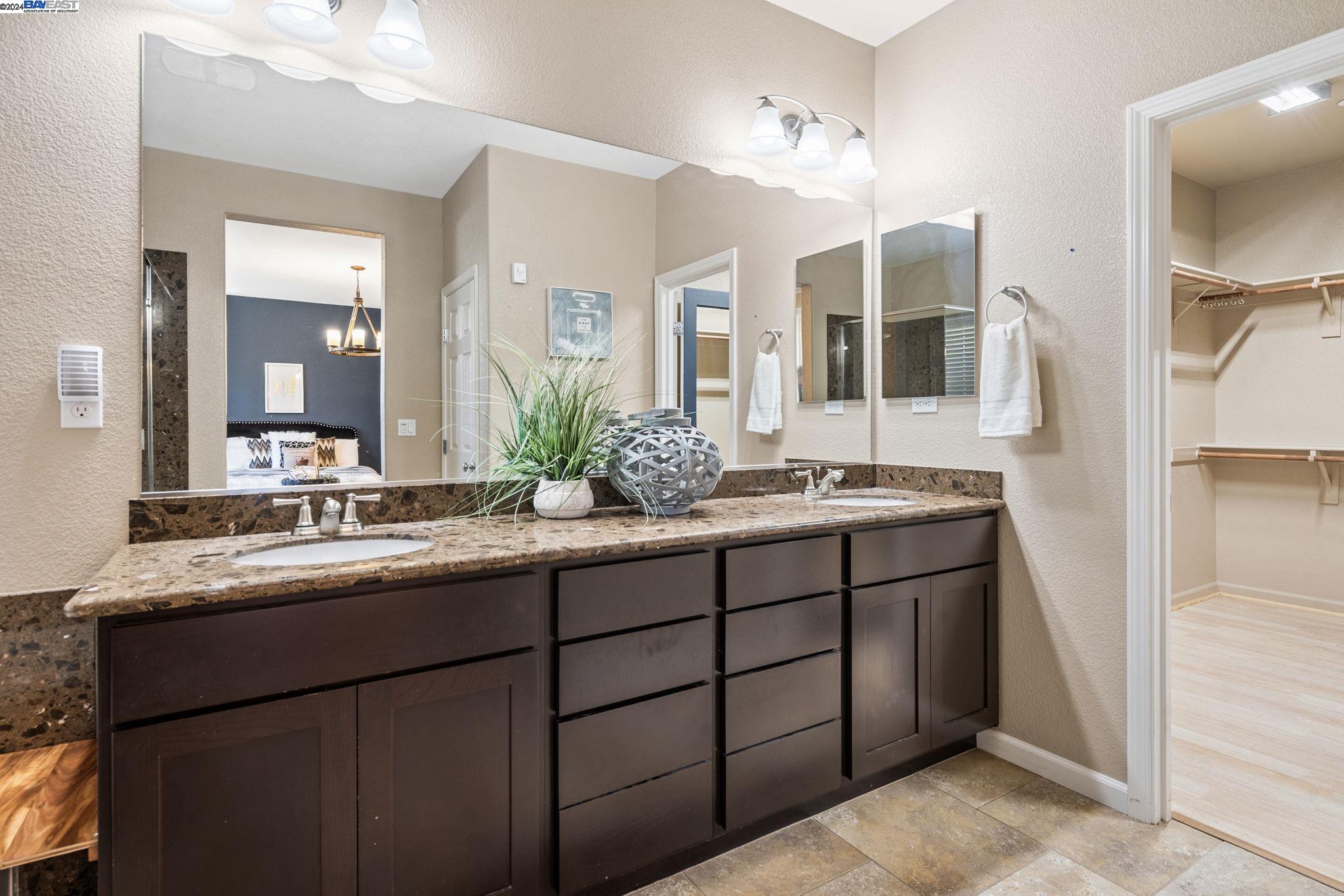 2339 Maple Hollow Ln