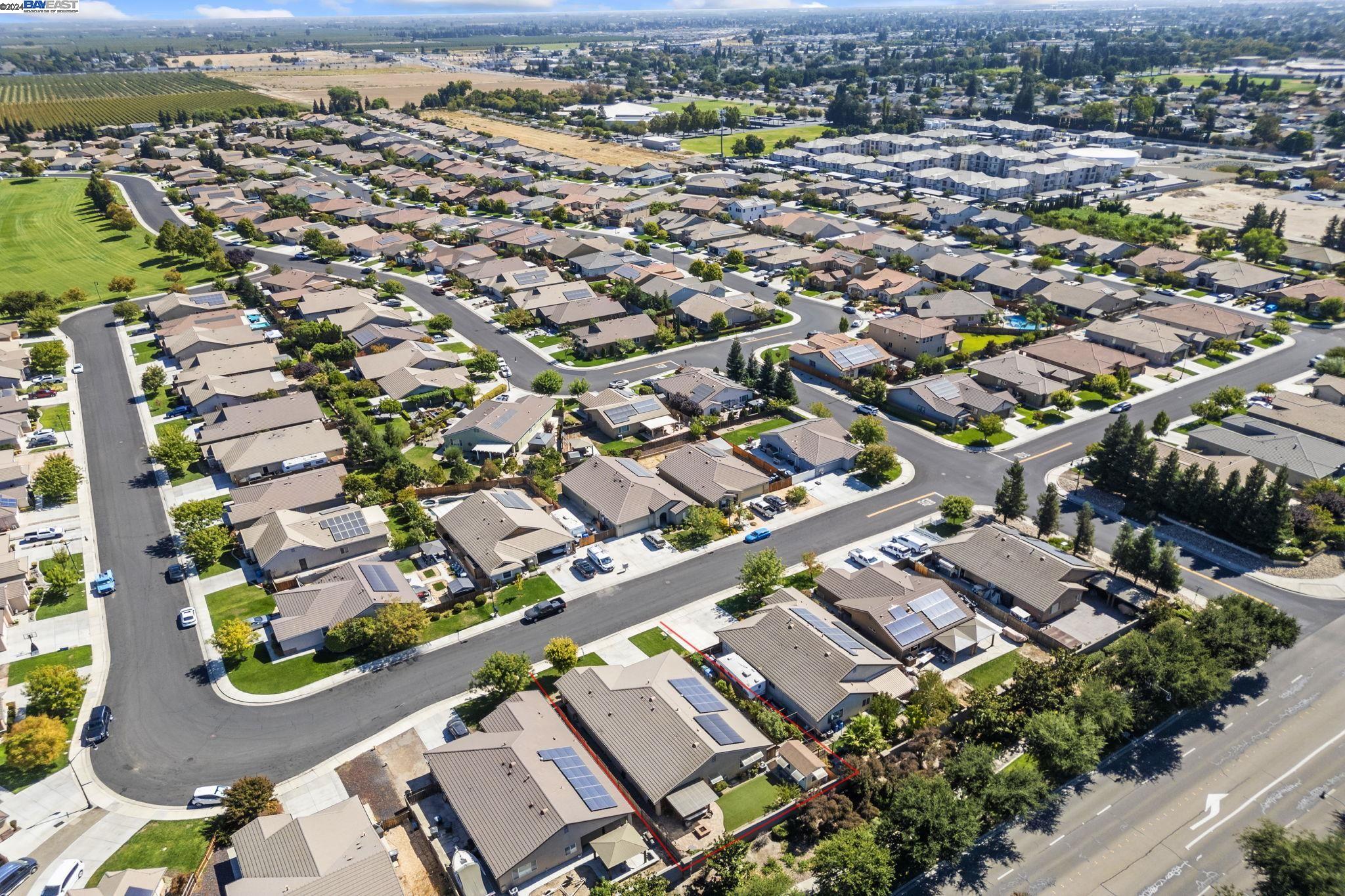 2339 Maple Hollow Ln