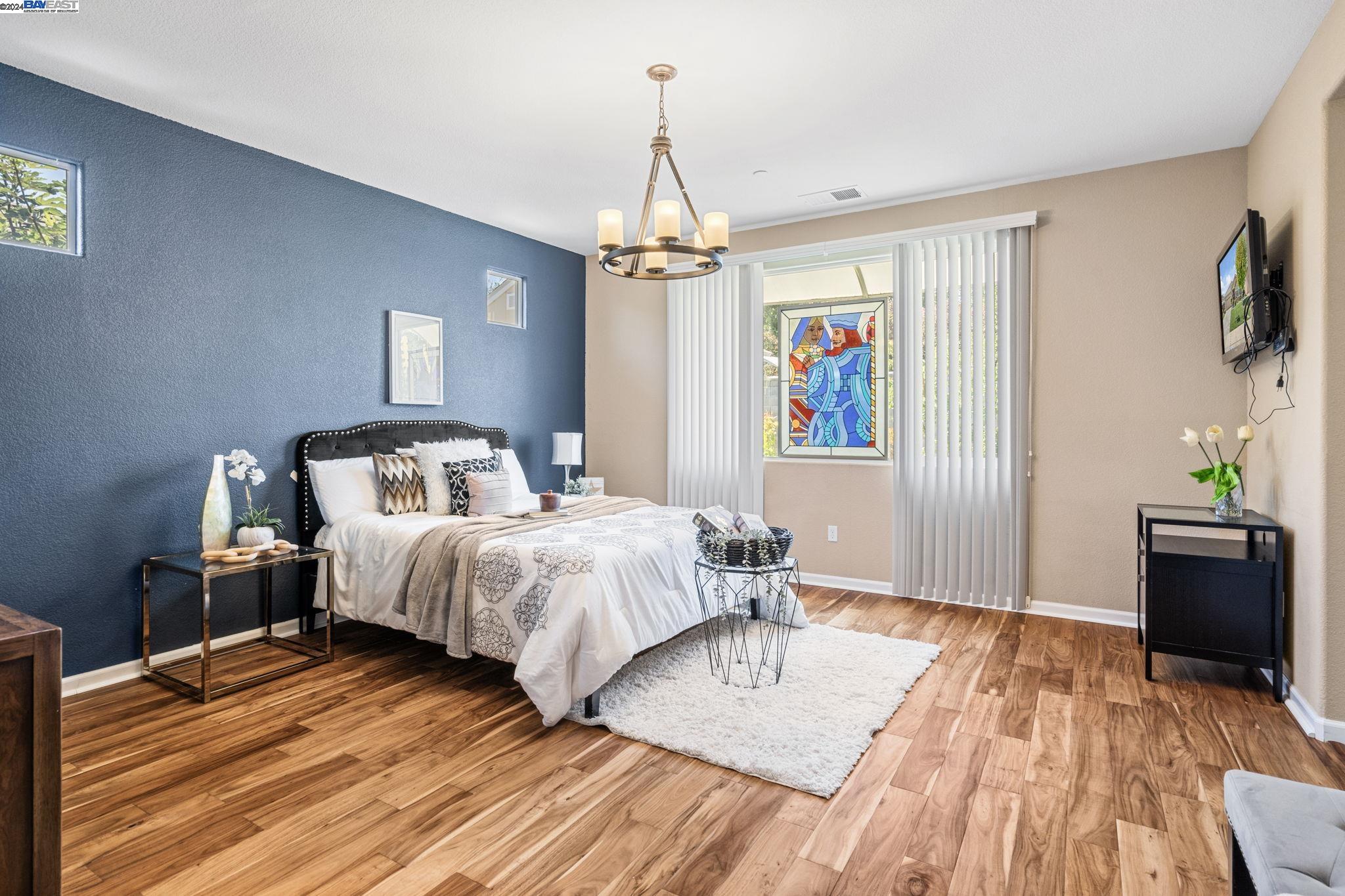 2339 Maple Hollow Ln