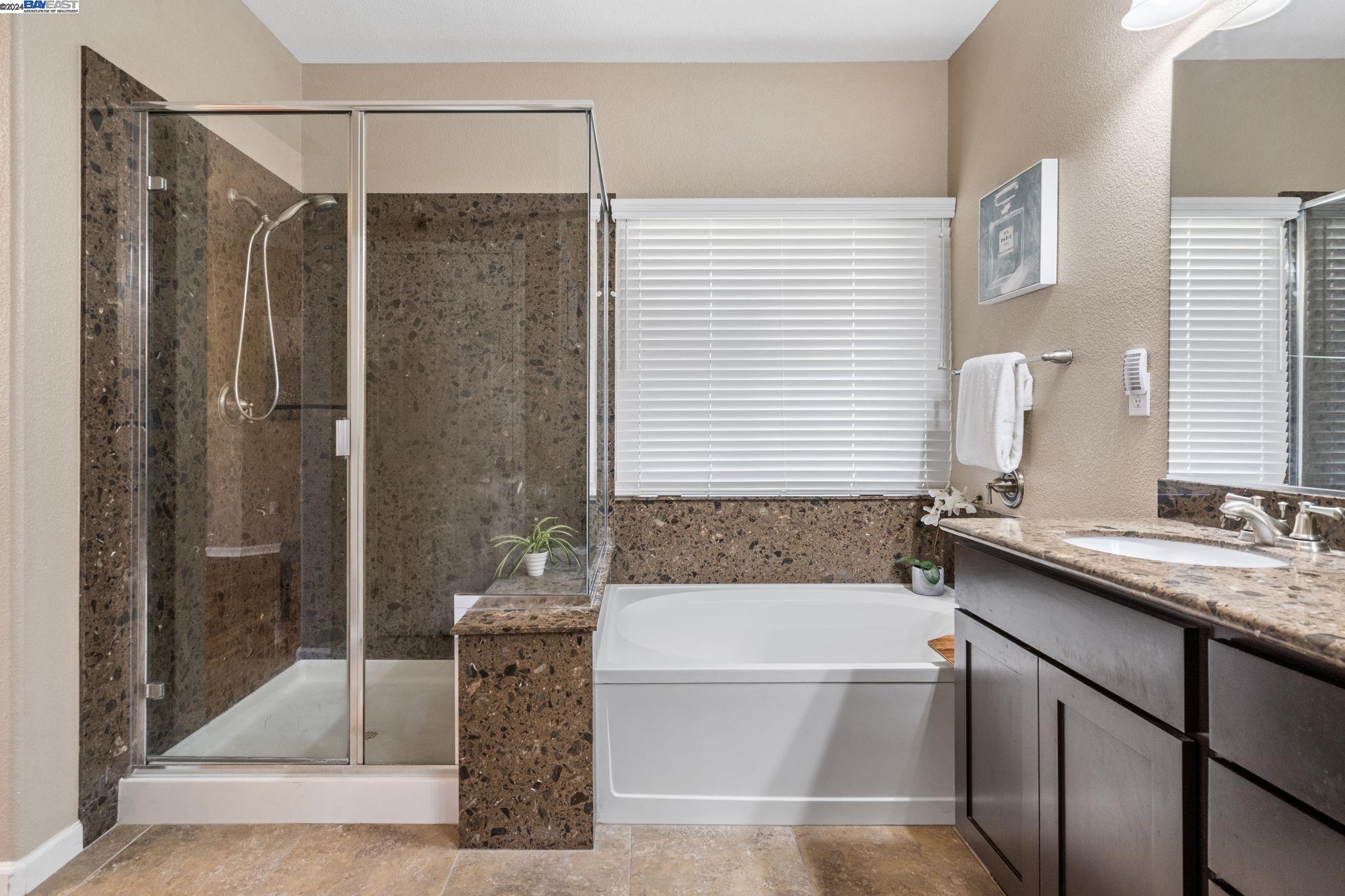 2339 Maple Hollow Ln