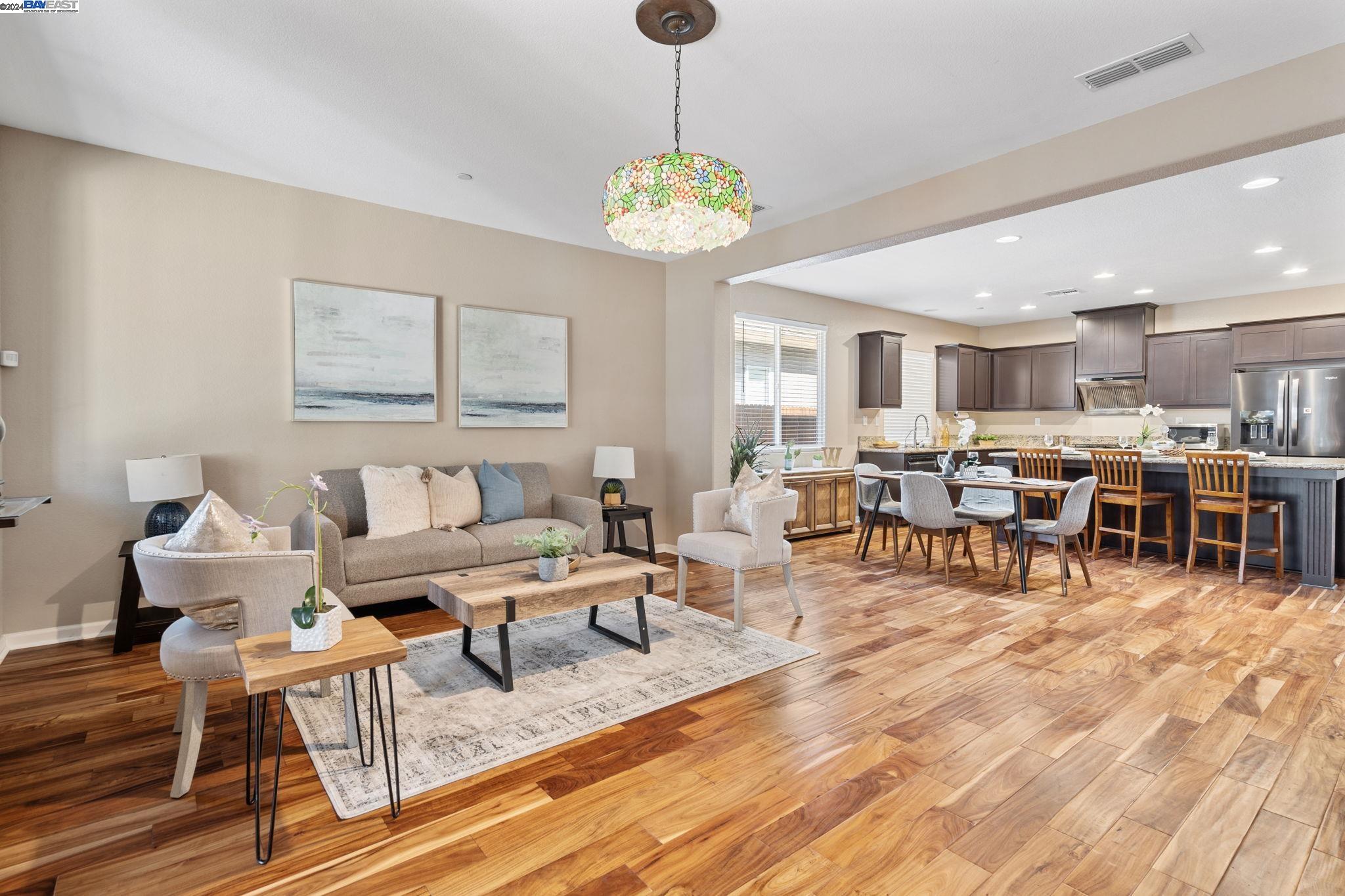 2339 Maple Hollow Ln