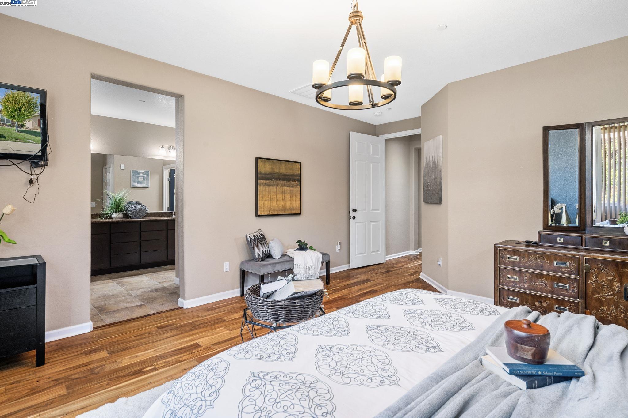 2339 Maple Hollow Ln