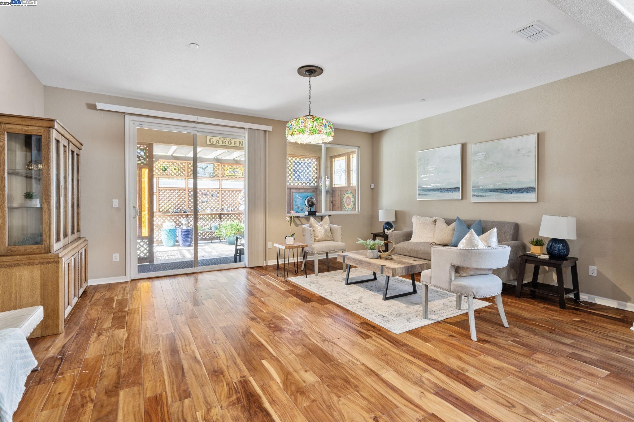 2339 Maple Hollow Ln