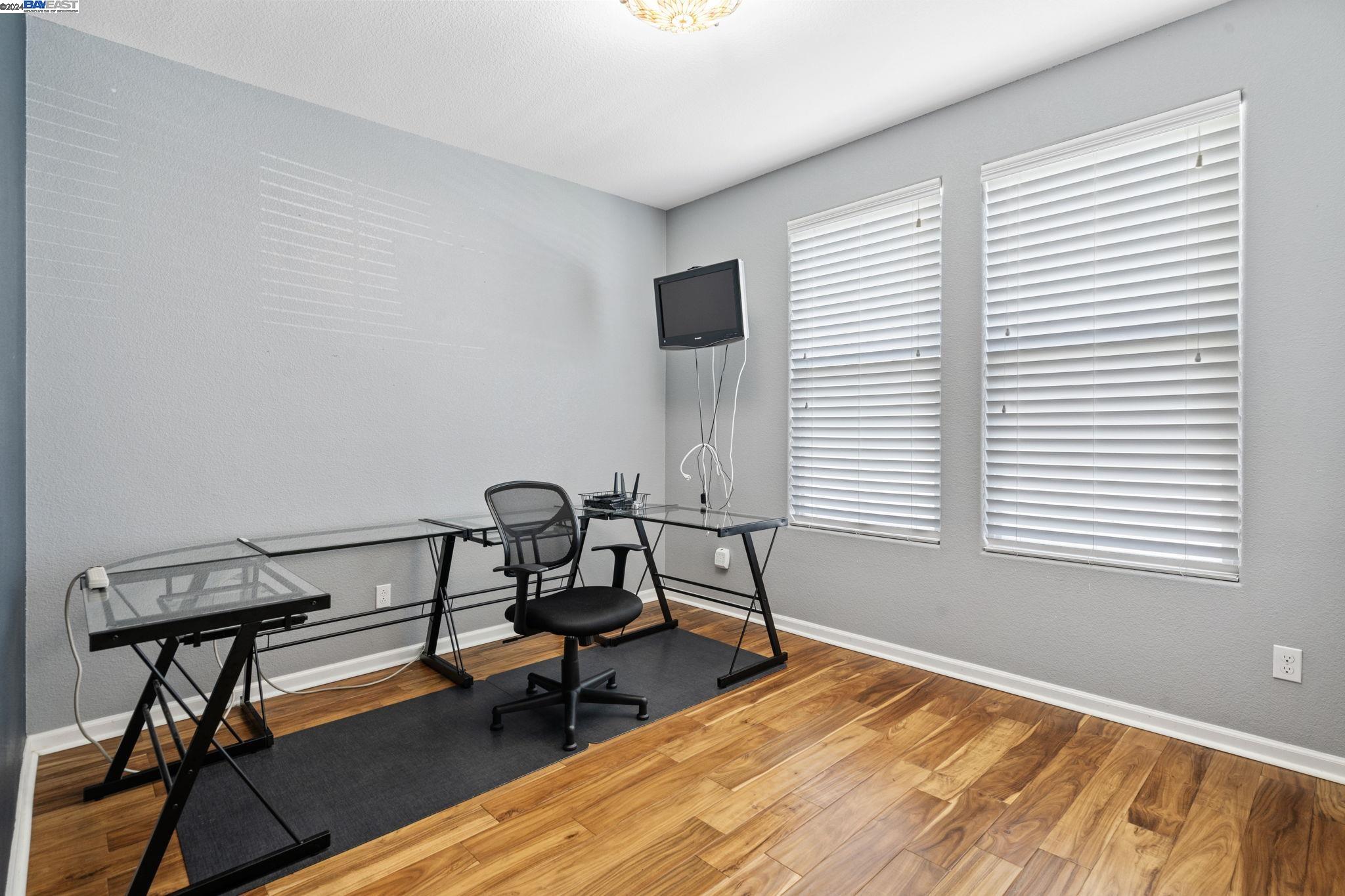 2339 Maple Hollow Ln