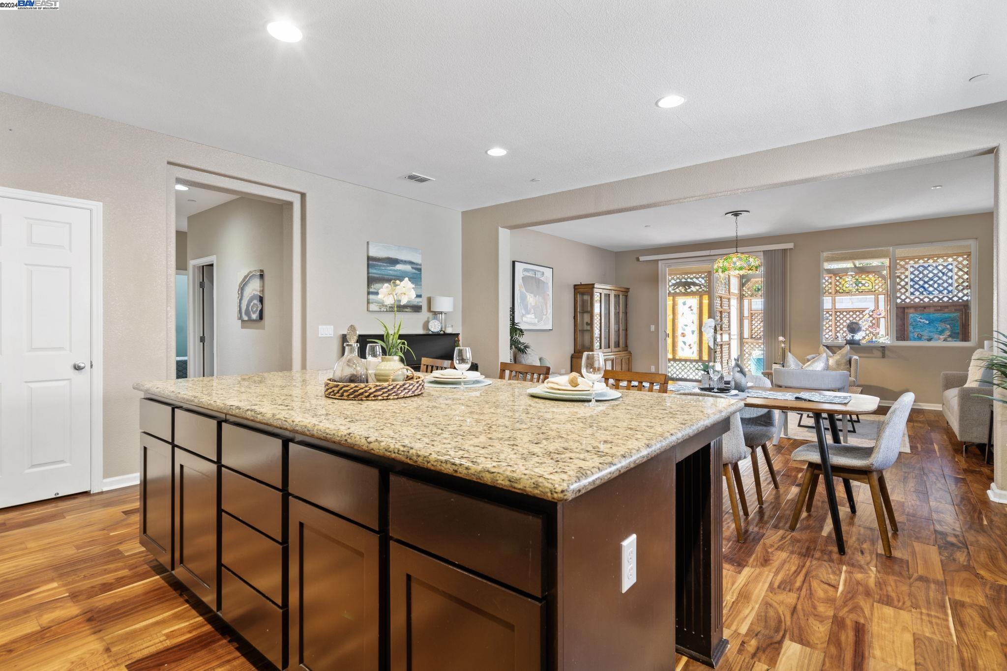 2339 Maple Hollow Ln