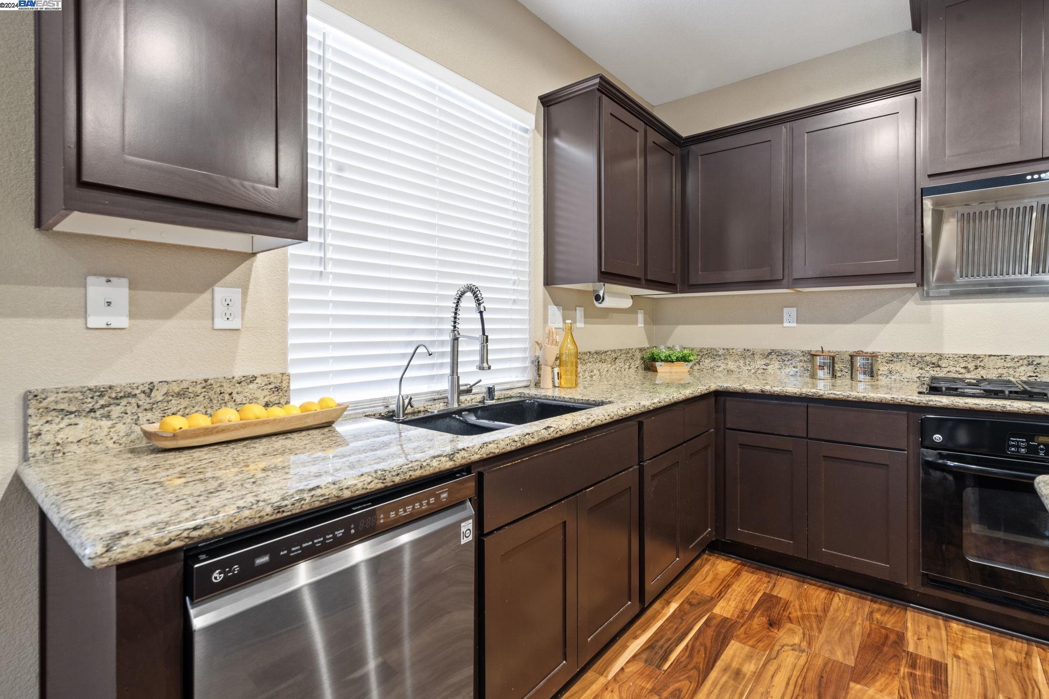 2339 Maple Hollow Ln