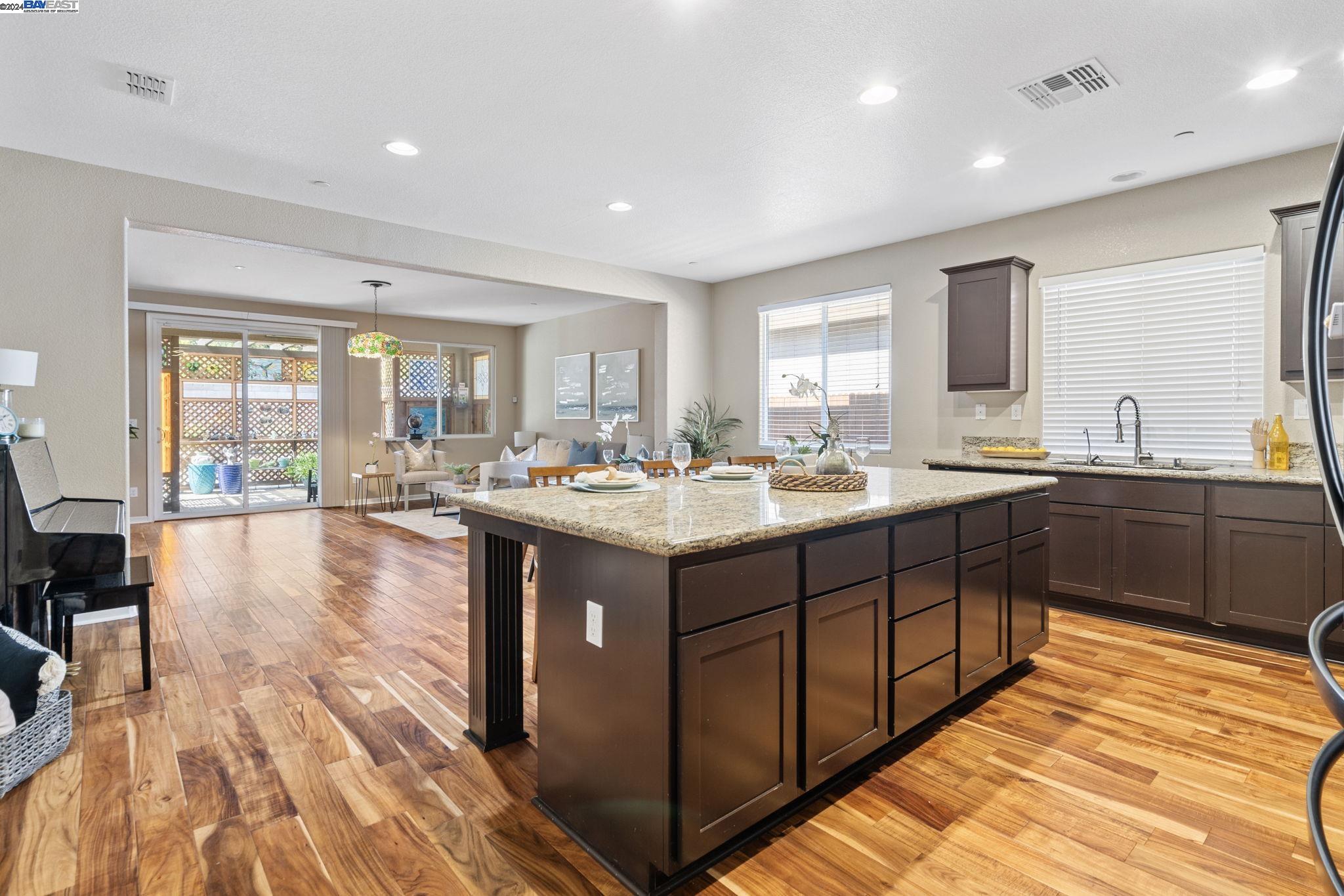 2339 Maple Hollow Ln