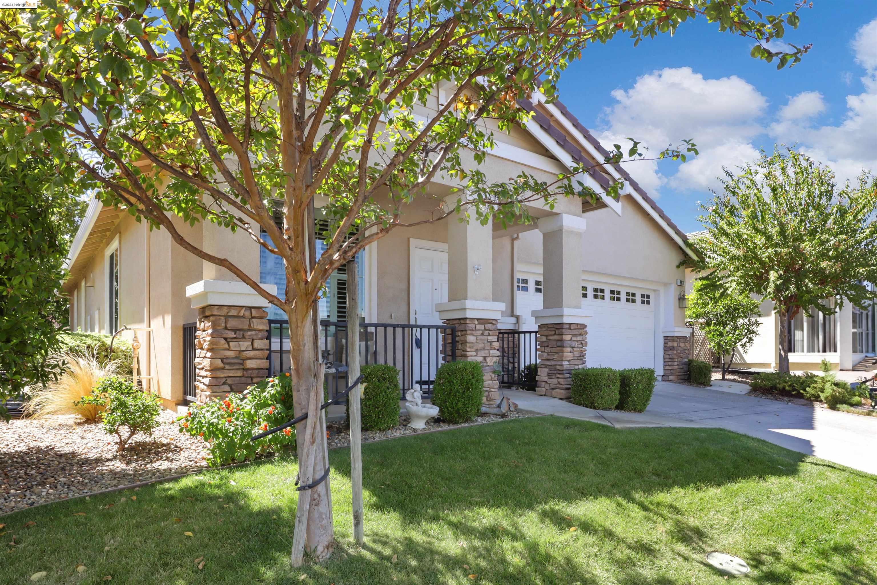 983 Centennial Dr