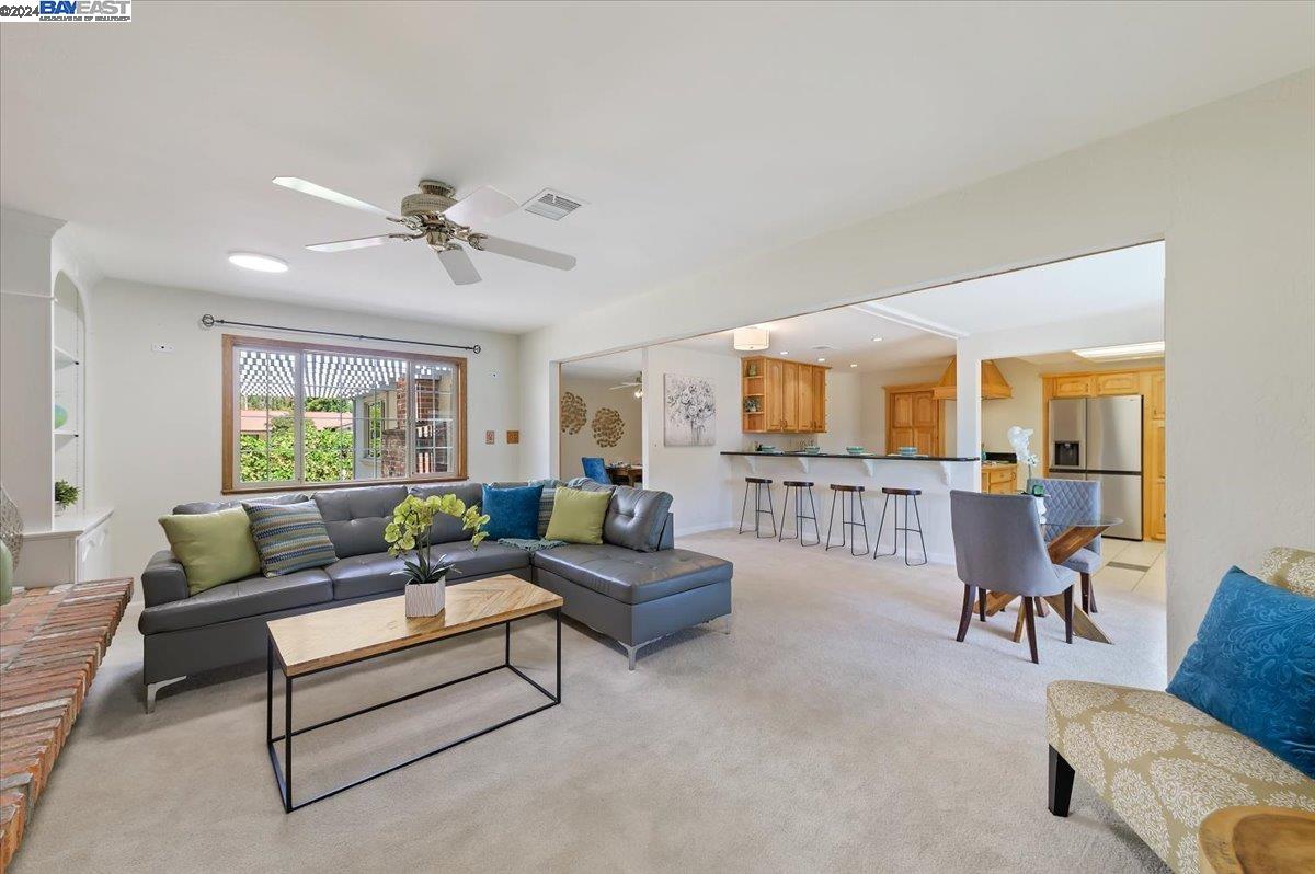 33 Agate Court