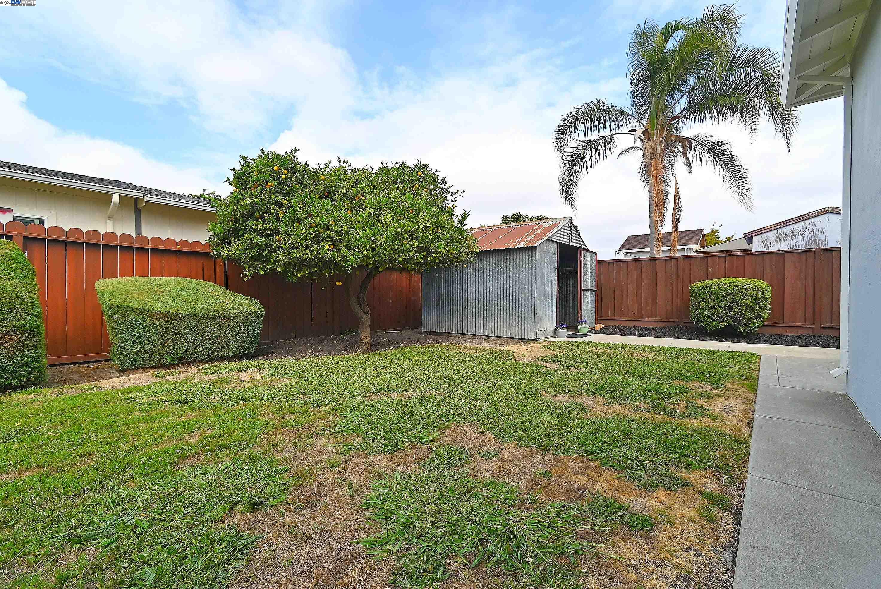 25993 Underwood Ave
