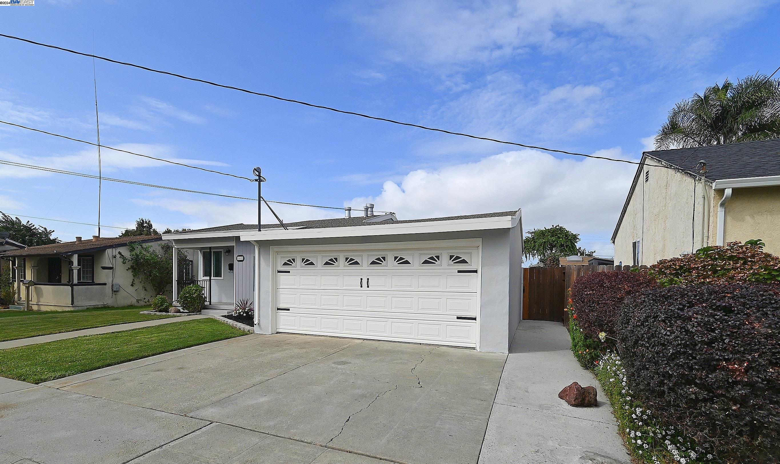 25993 Underwood Ave