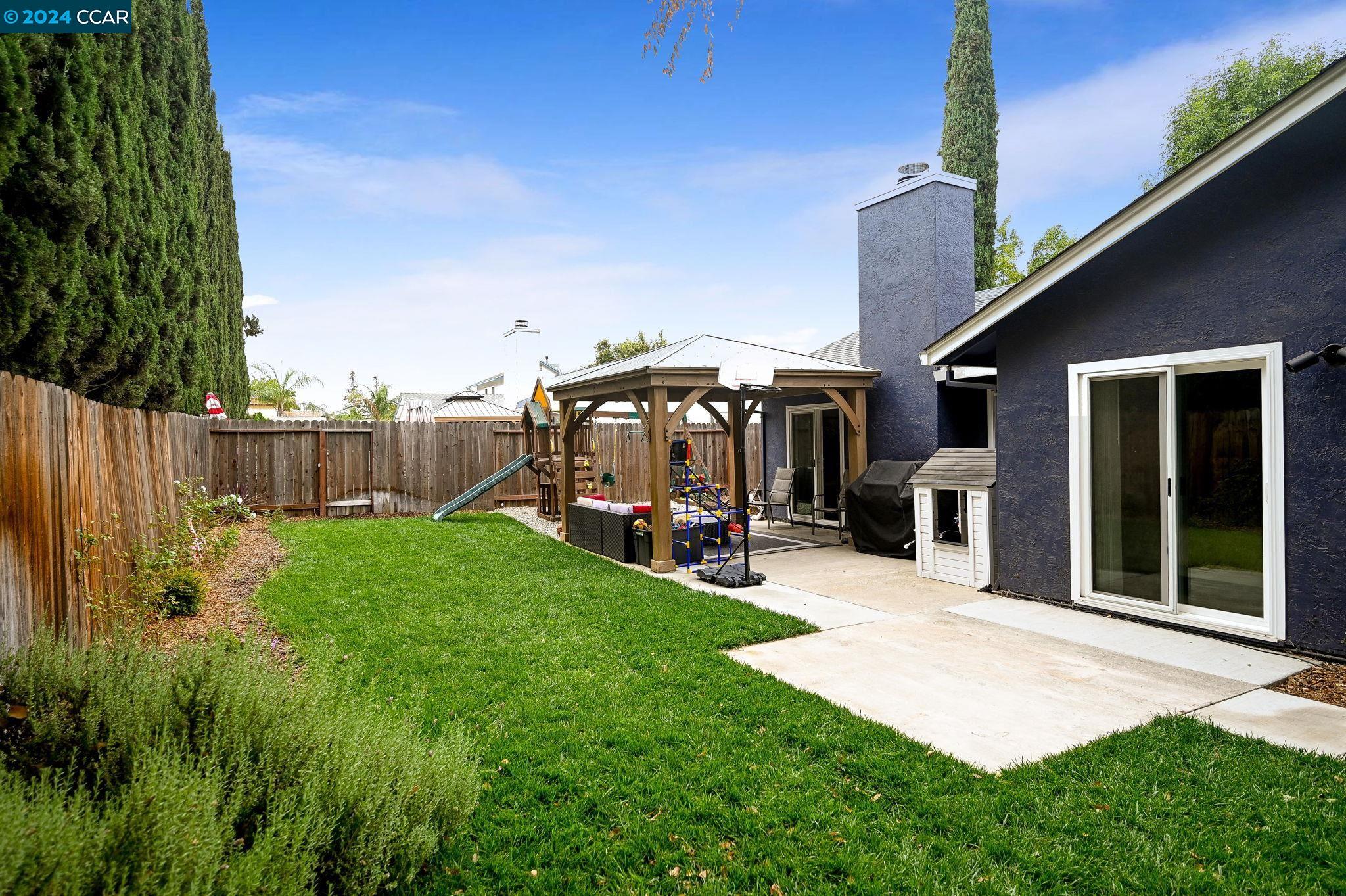 4342 Redwood Dr