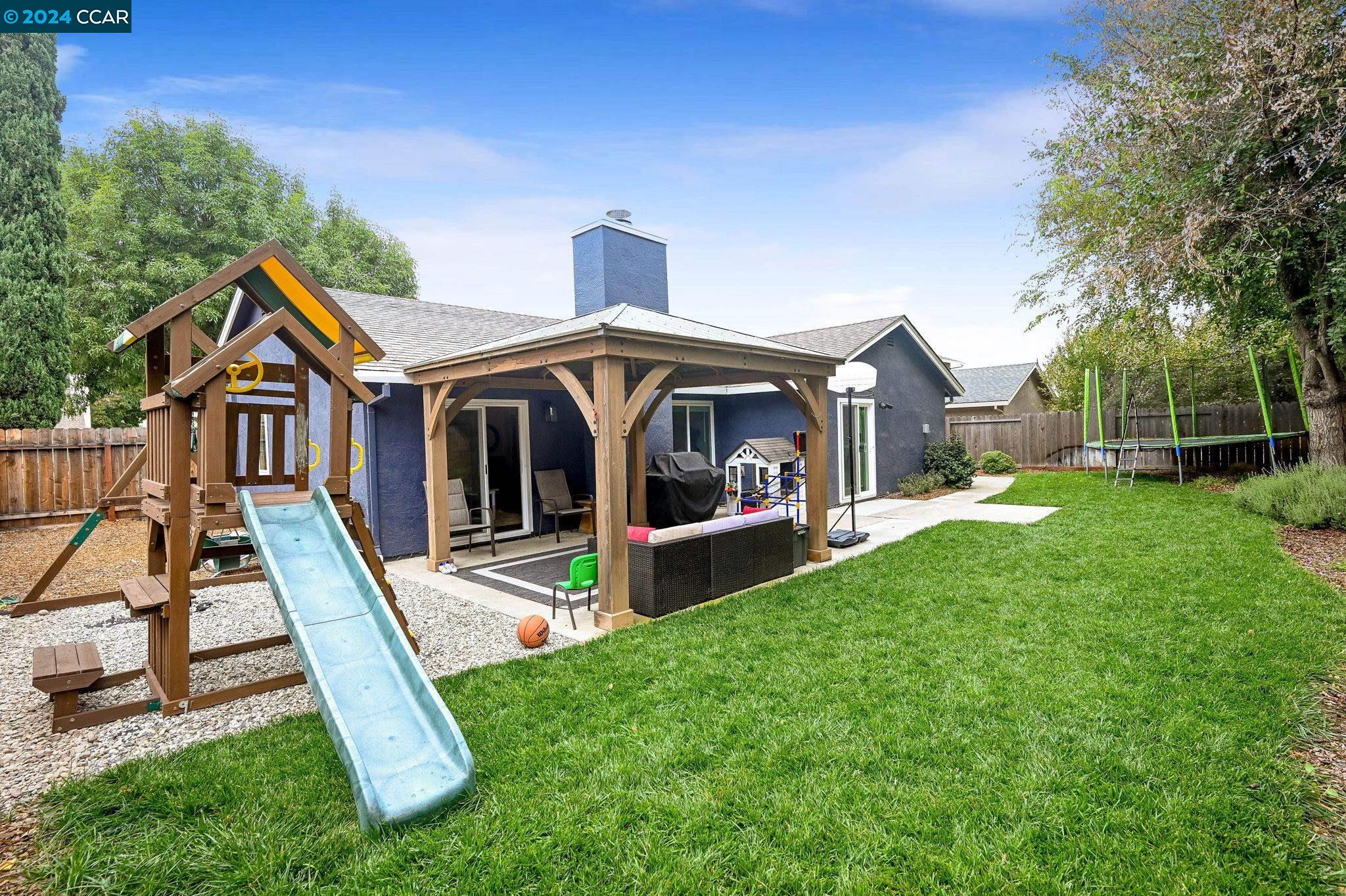 4342 Redwood Dr
