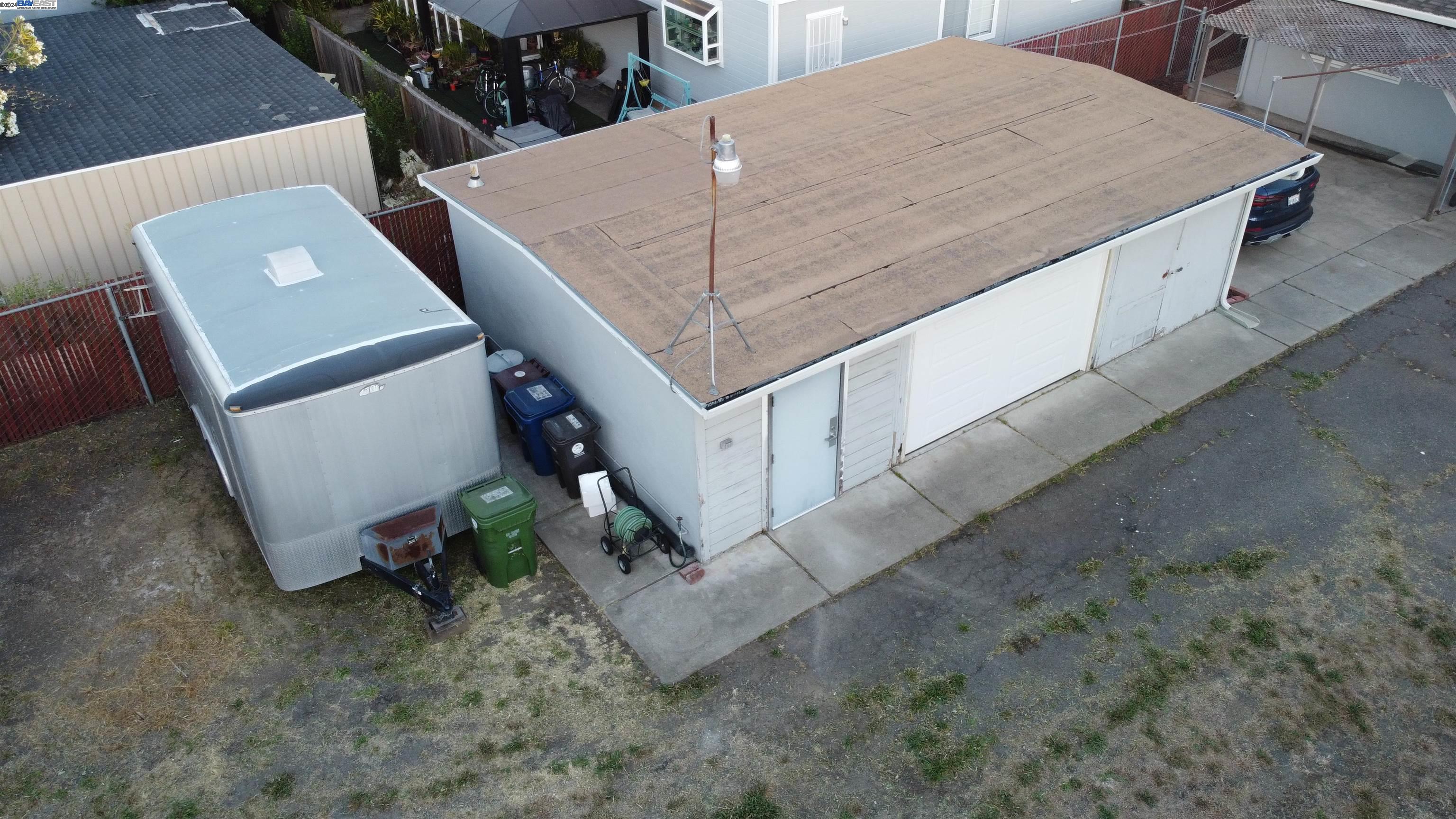 2044 Vivian St