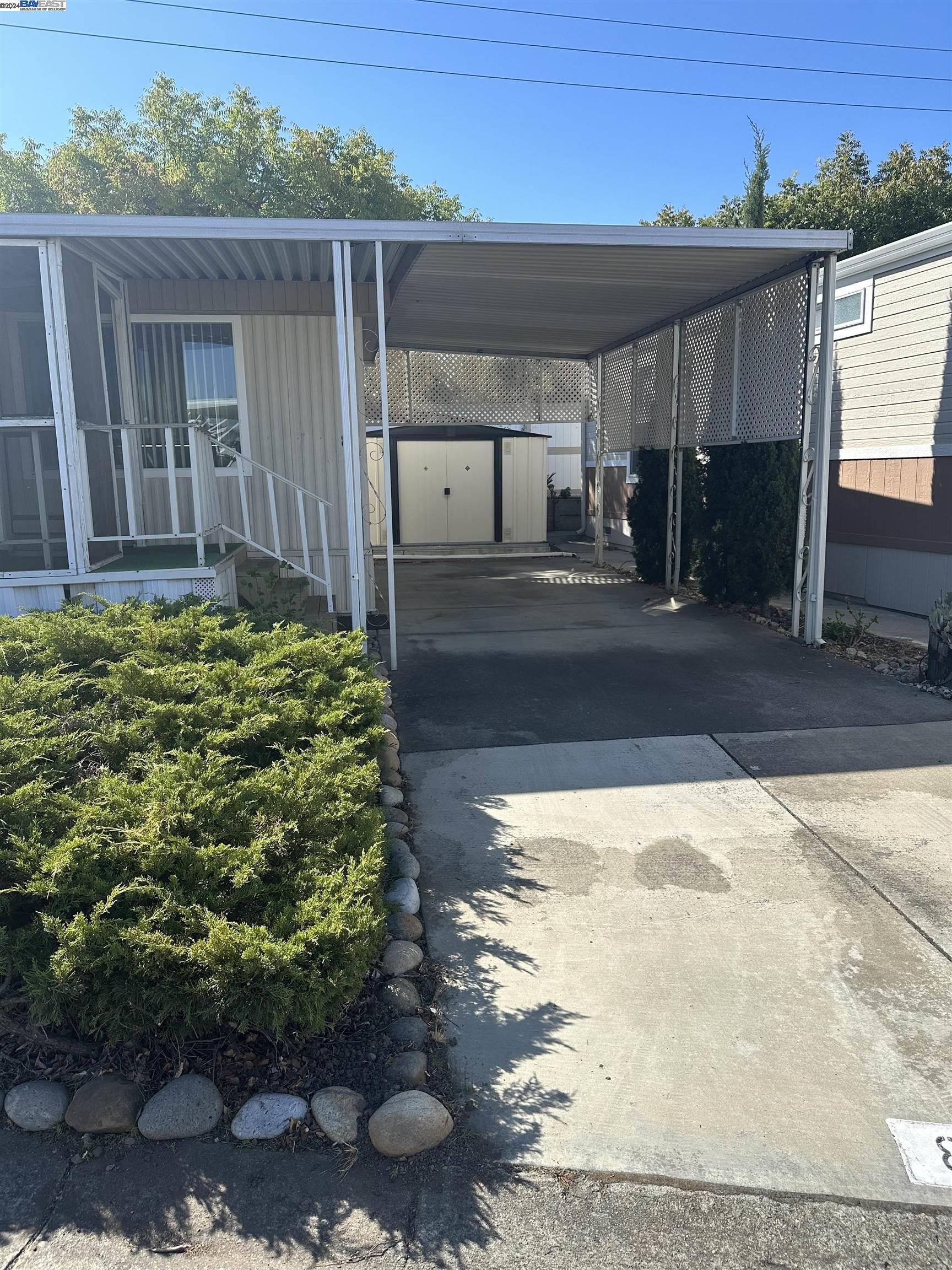 3263 Vineyard Ave SPC 83 SPC 83