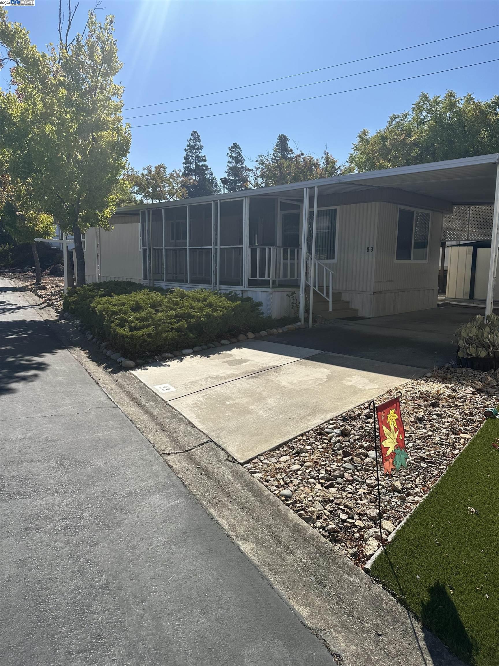 3263 Vineyard Ave SPC 83 SPC 83
