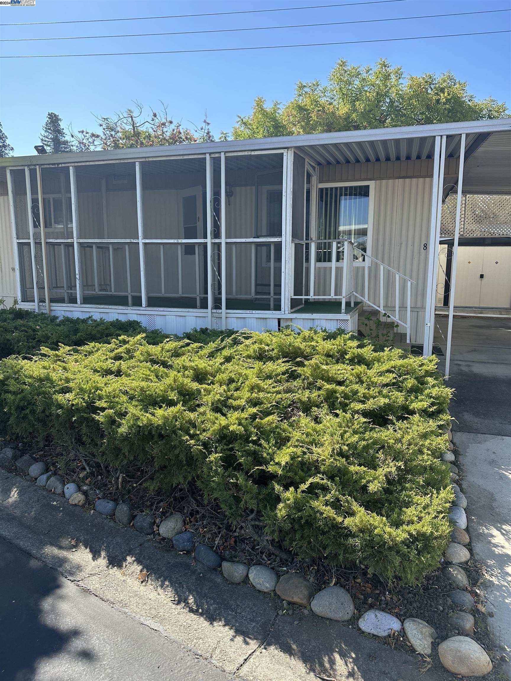 3263 Vineyard Ave SPC 83 SPC 83