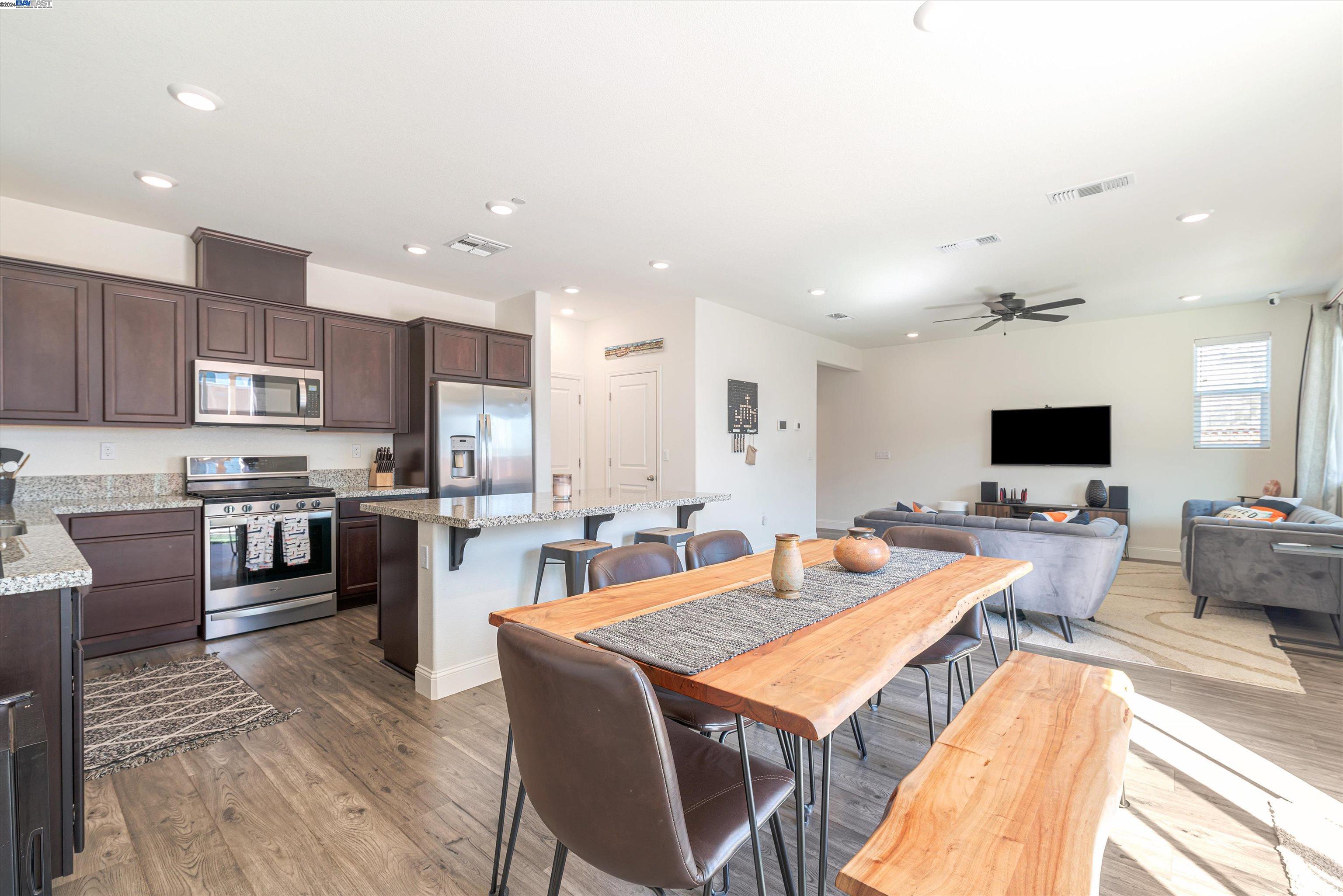 486 Avanti Way
