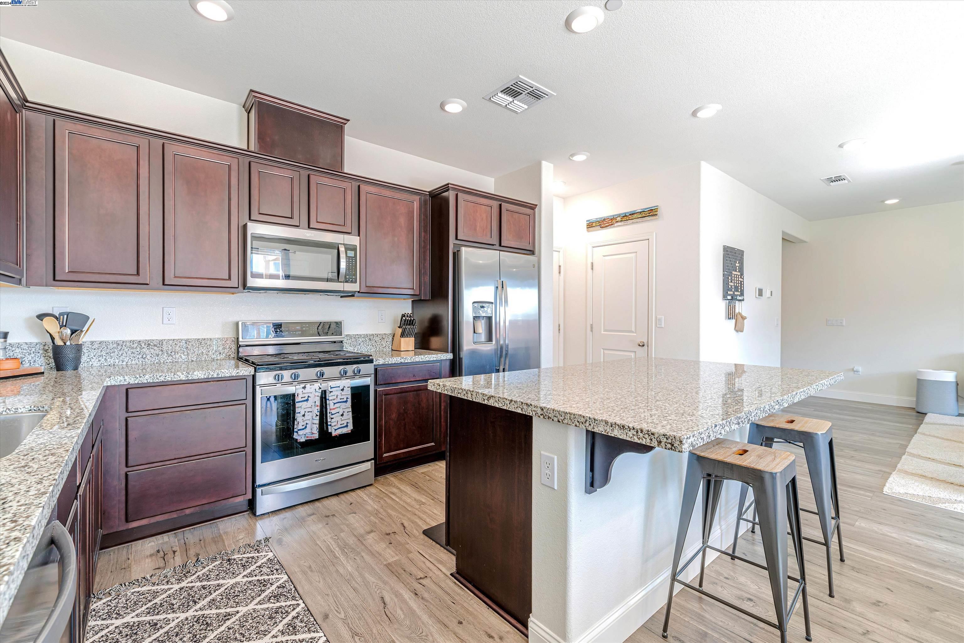486 Avanti Way