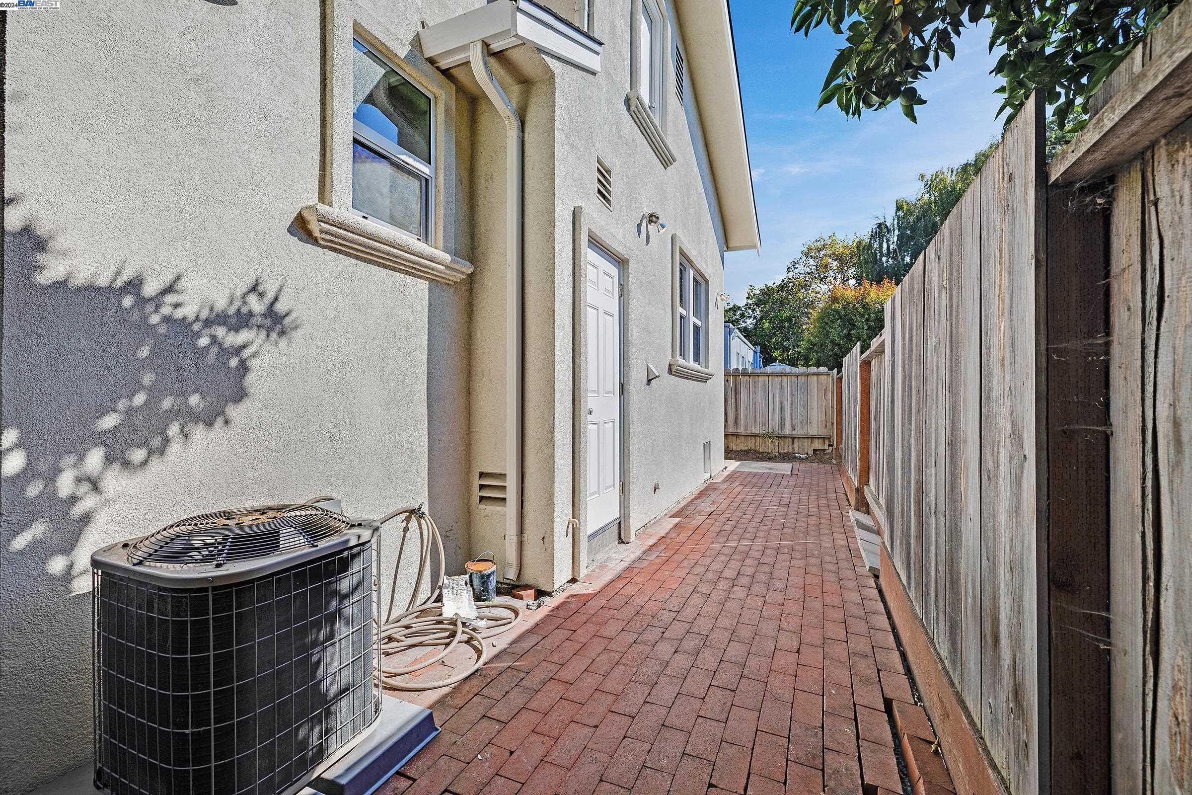 387 Melven Ct