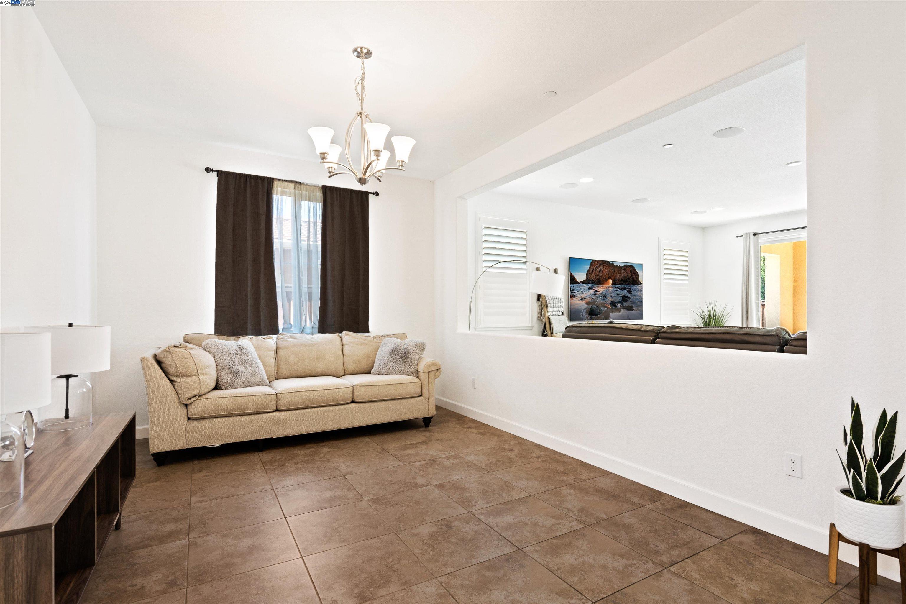426 Bloomfield Ct