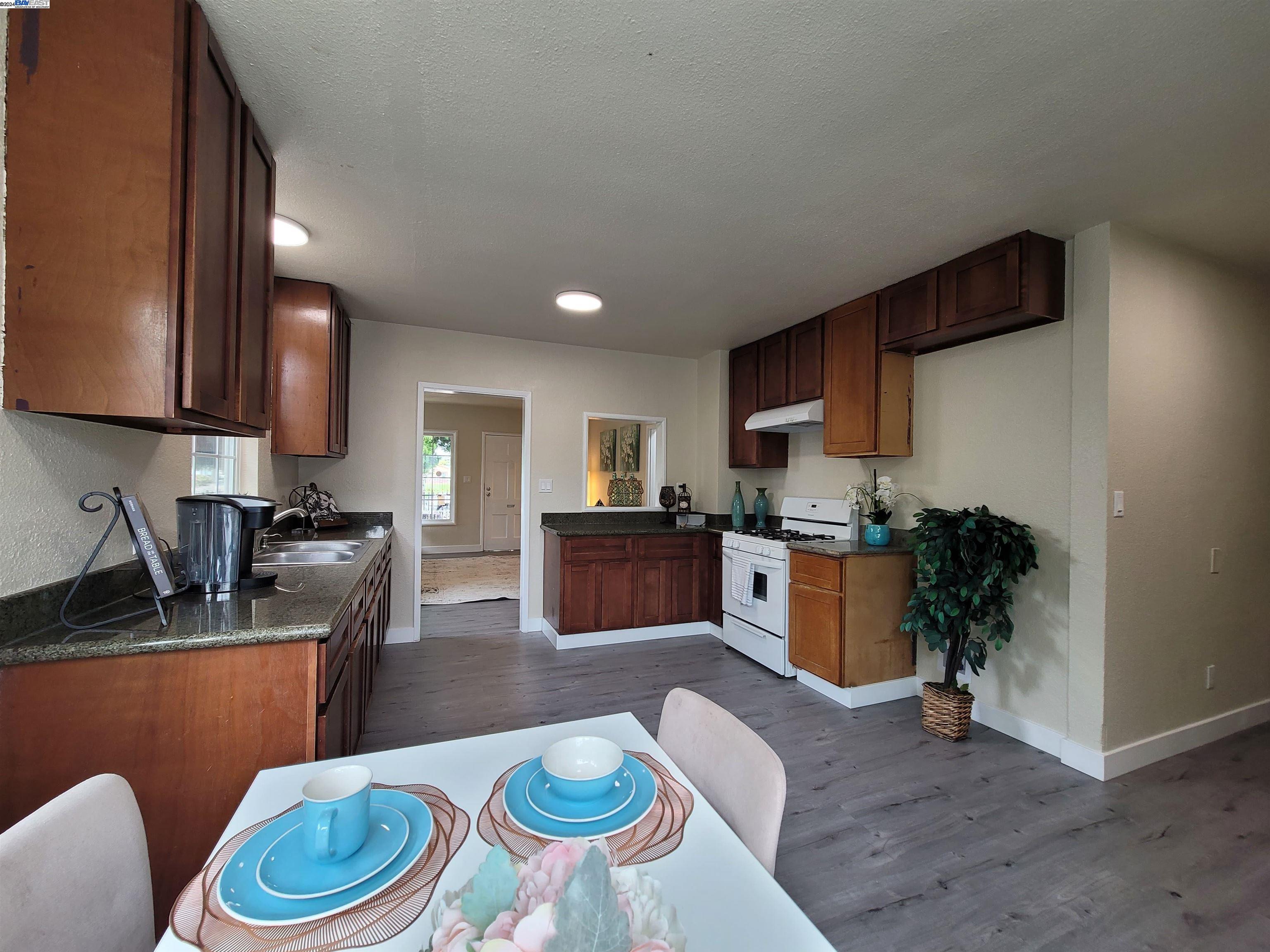 2500-2502 77Th Ave