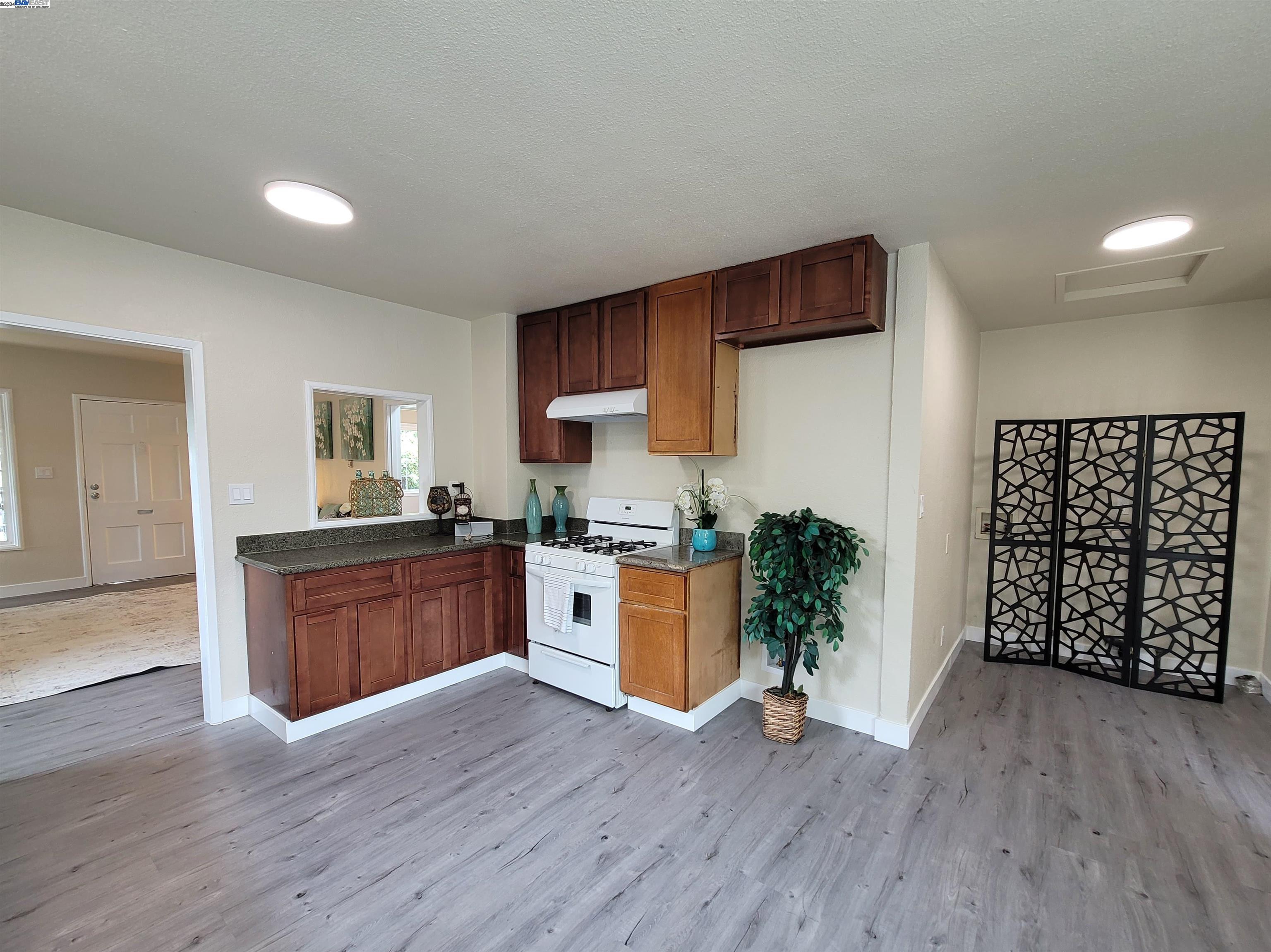 2500-2502 77Th Ave