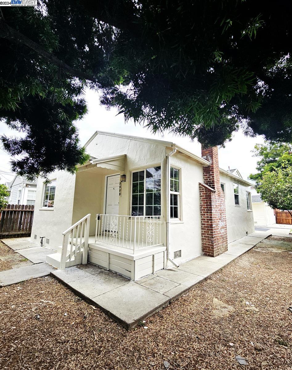 2500-2502 77Th Ave