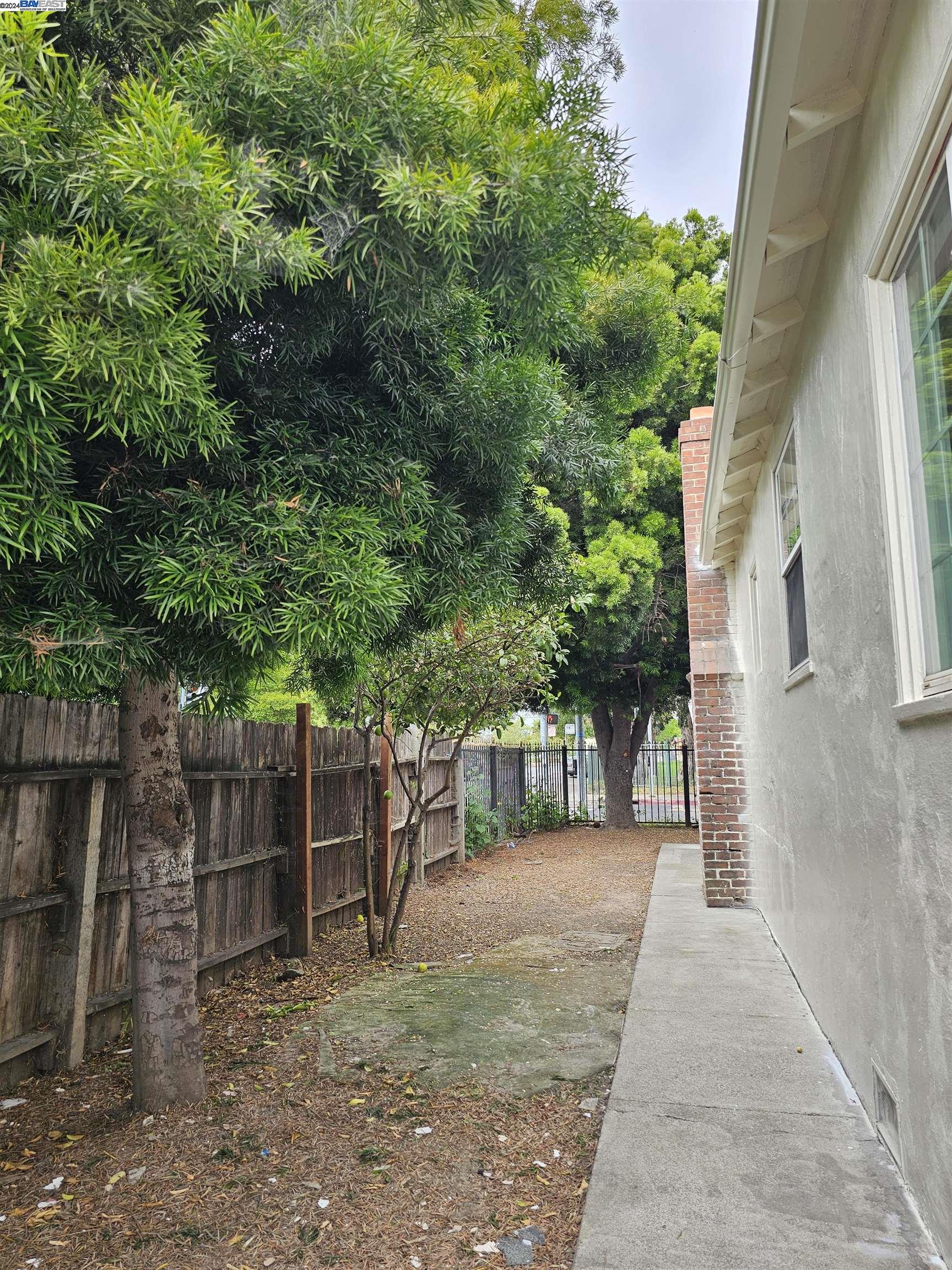 2500-2502 77Th Ave