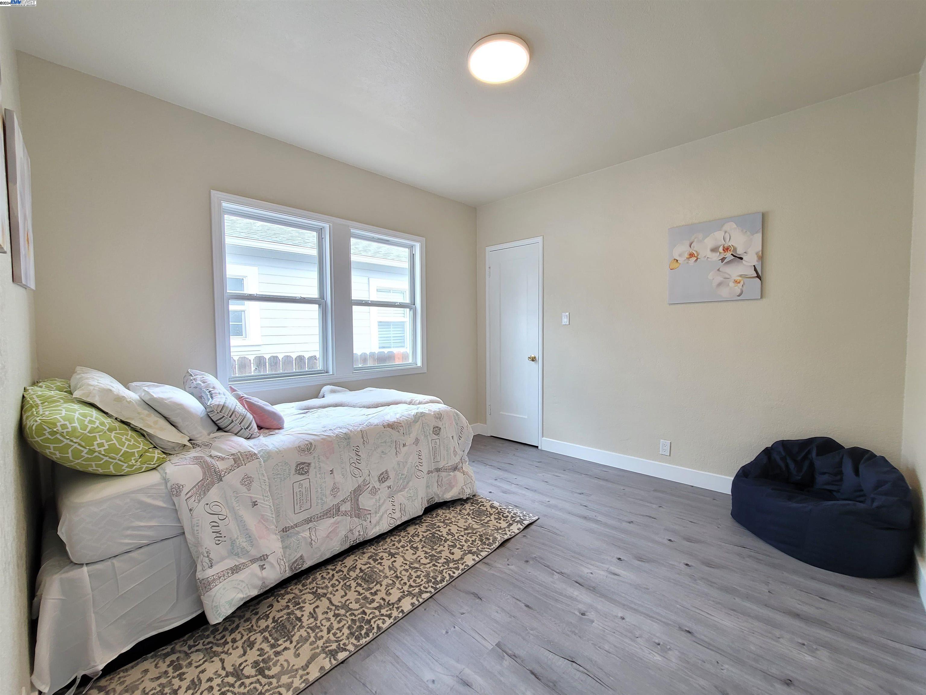 2500-2502 77Th Ave