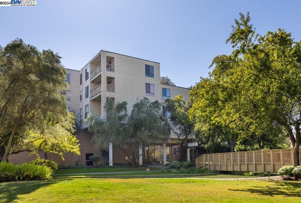 370 N Civic Dr # 411
