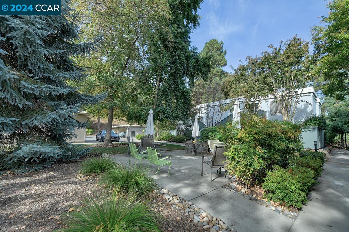 1216 Fairlawn Ct # 4