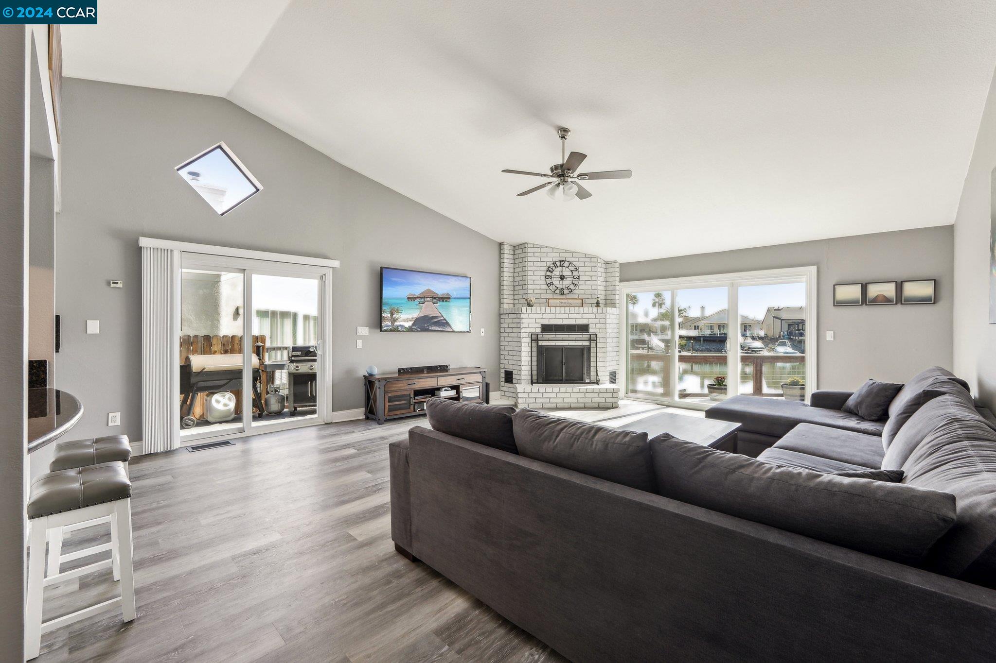 2360 Sand Point Ct