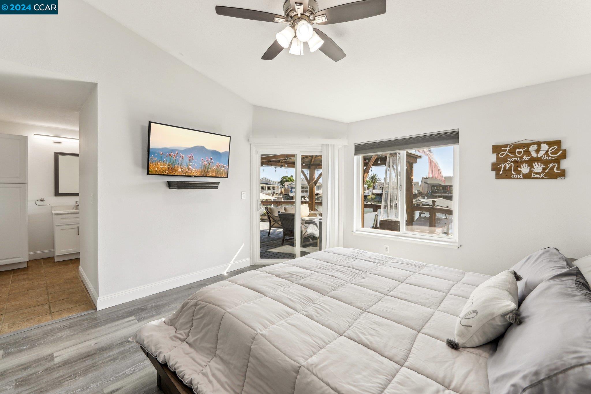 2360 Sand Point Ct