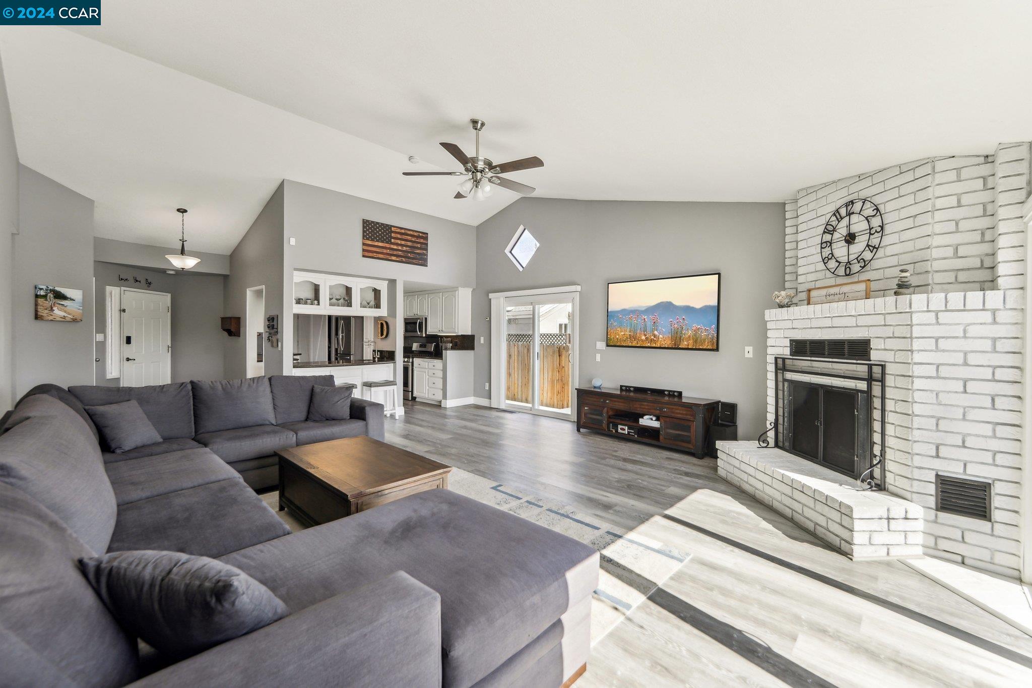 2360 Sand Point Ct