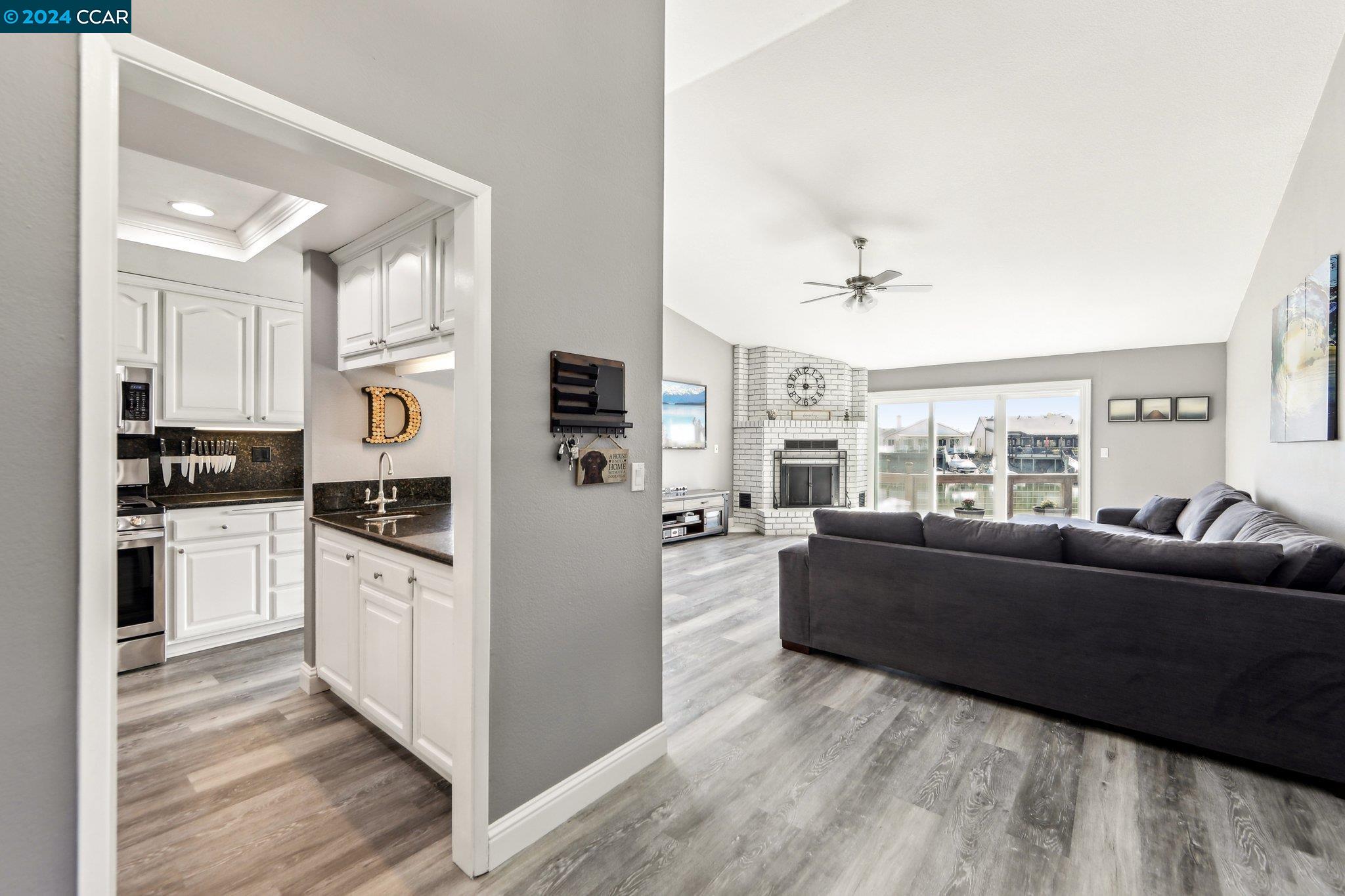 2360 Sand Point Ct