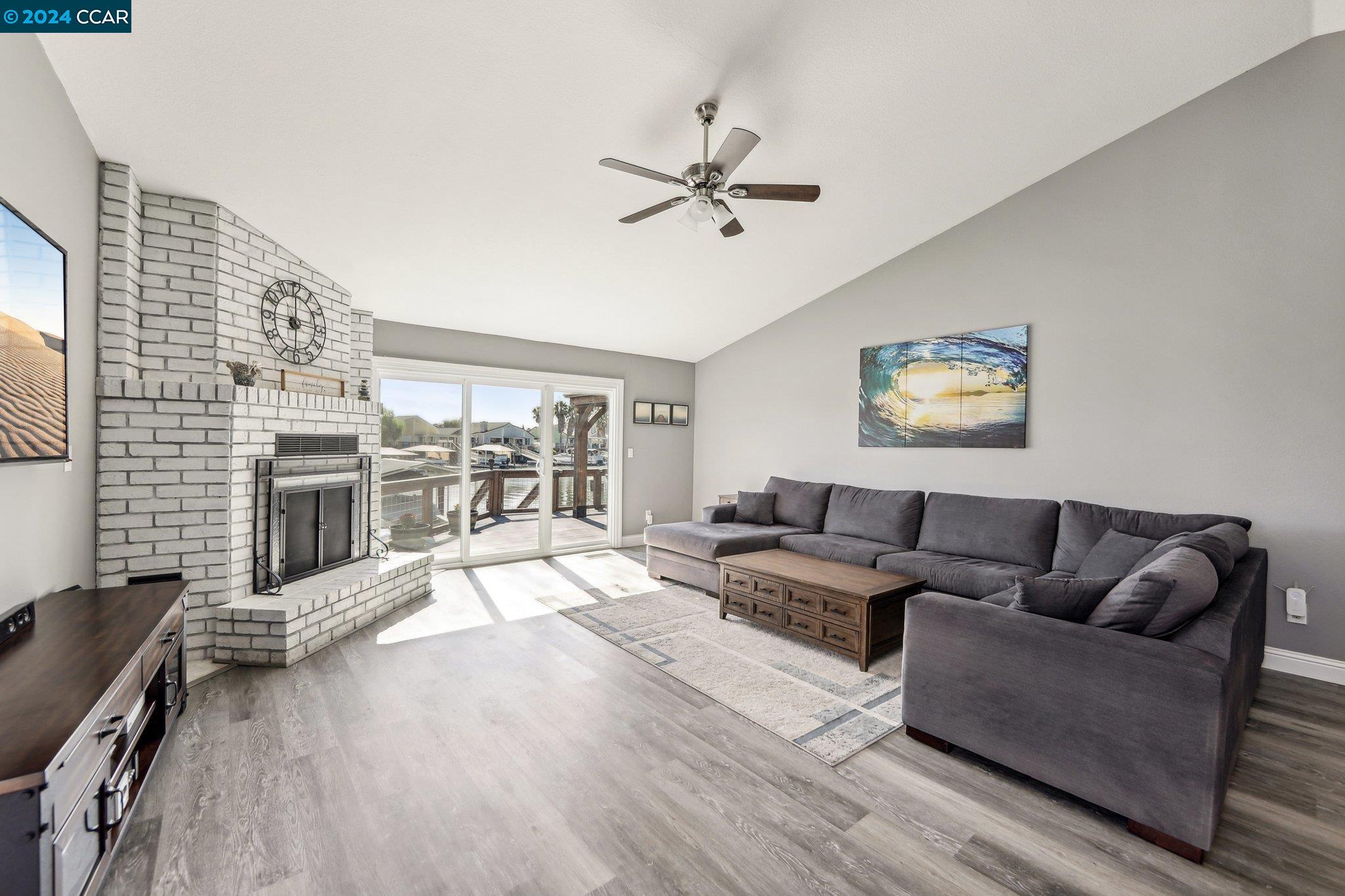 2360 Sand Point Ct