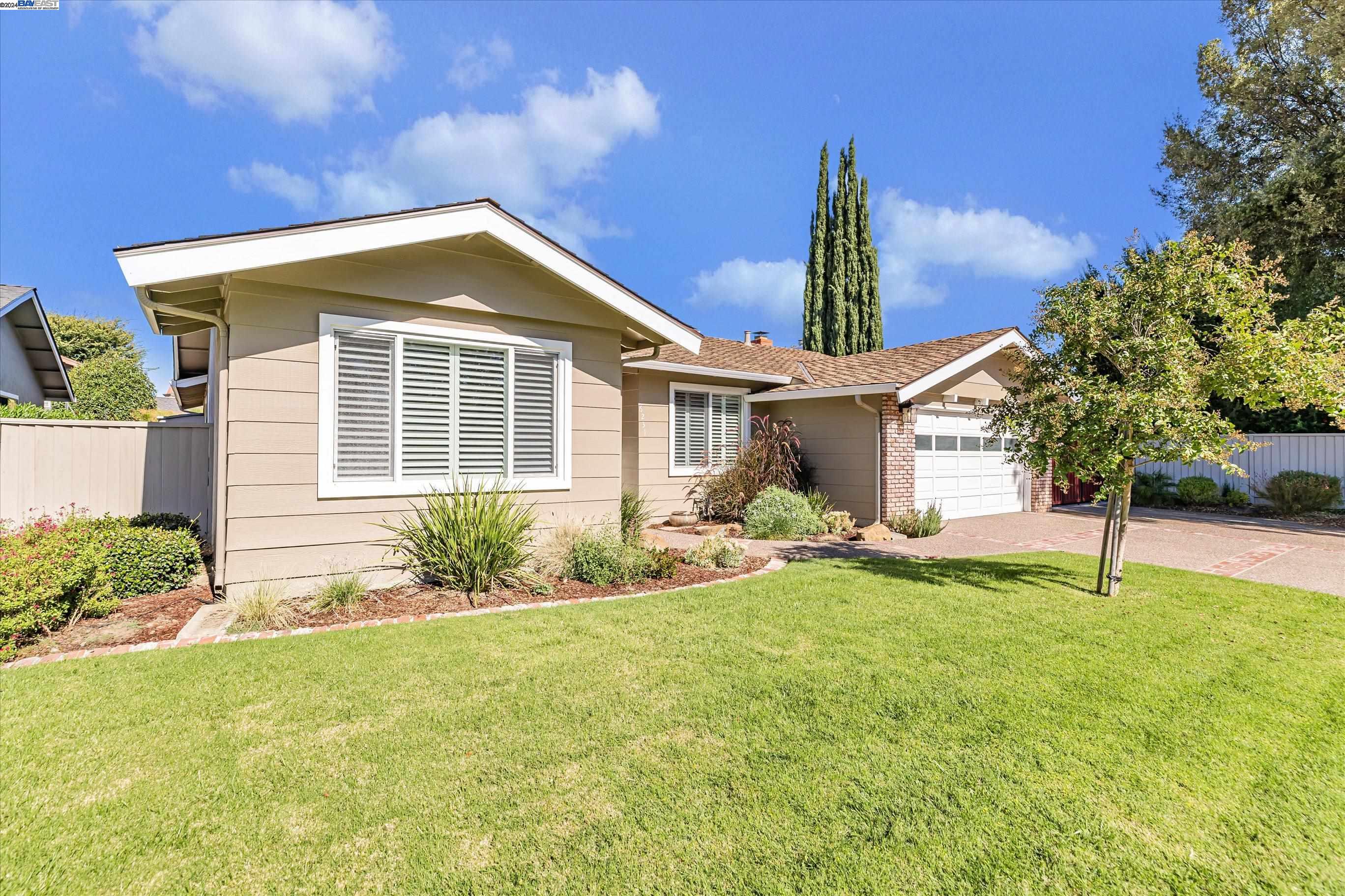 6231 Paseo Santa Cruz