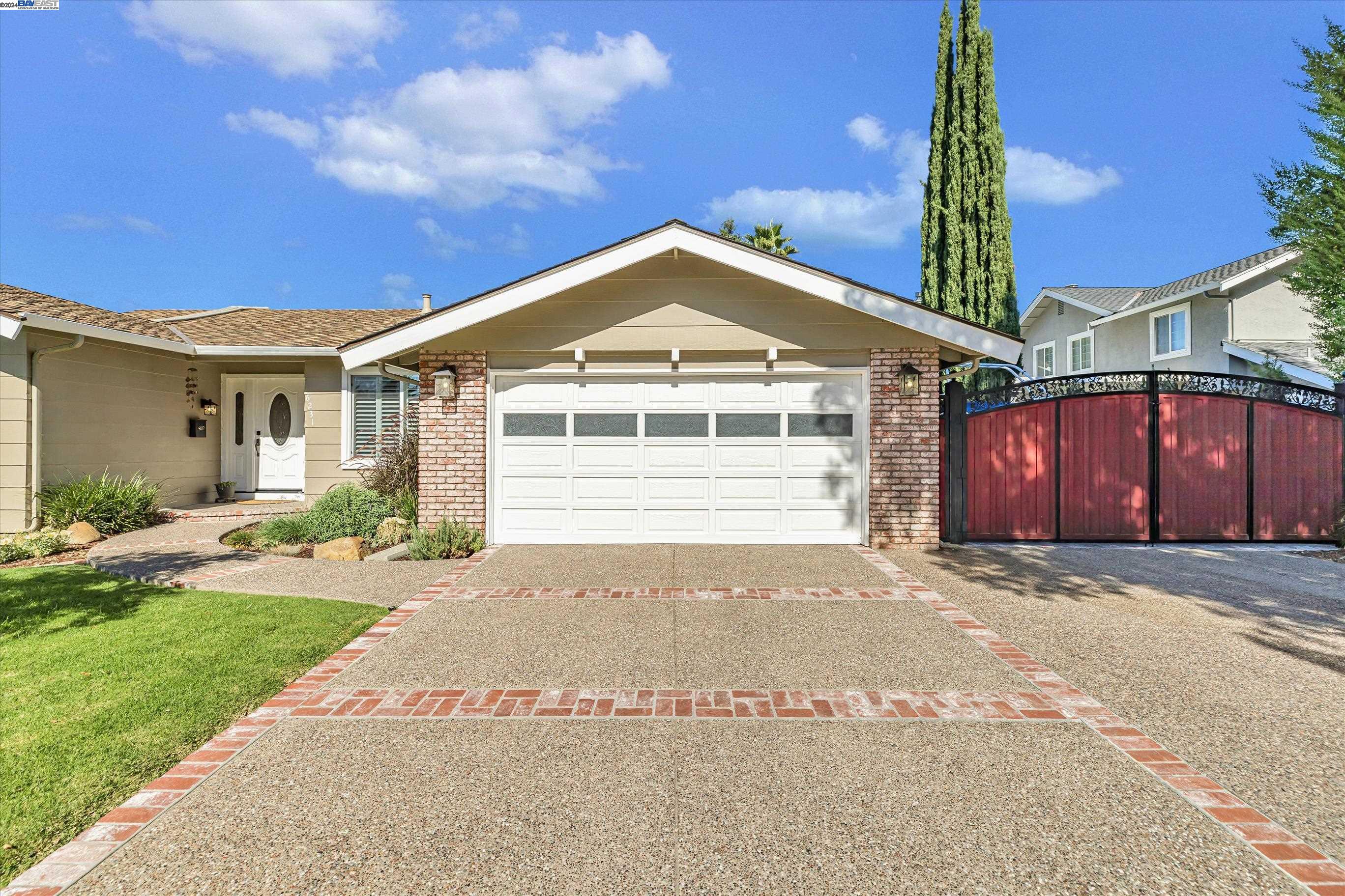 6231 Paseo Santa Cruz