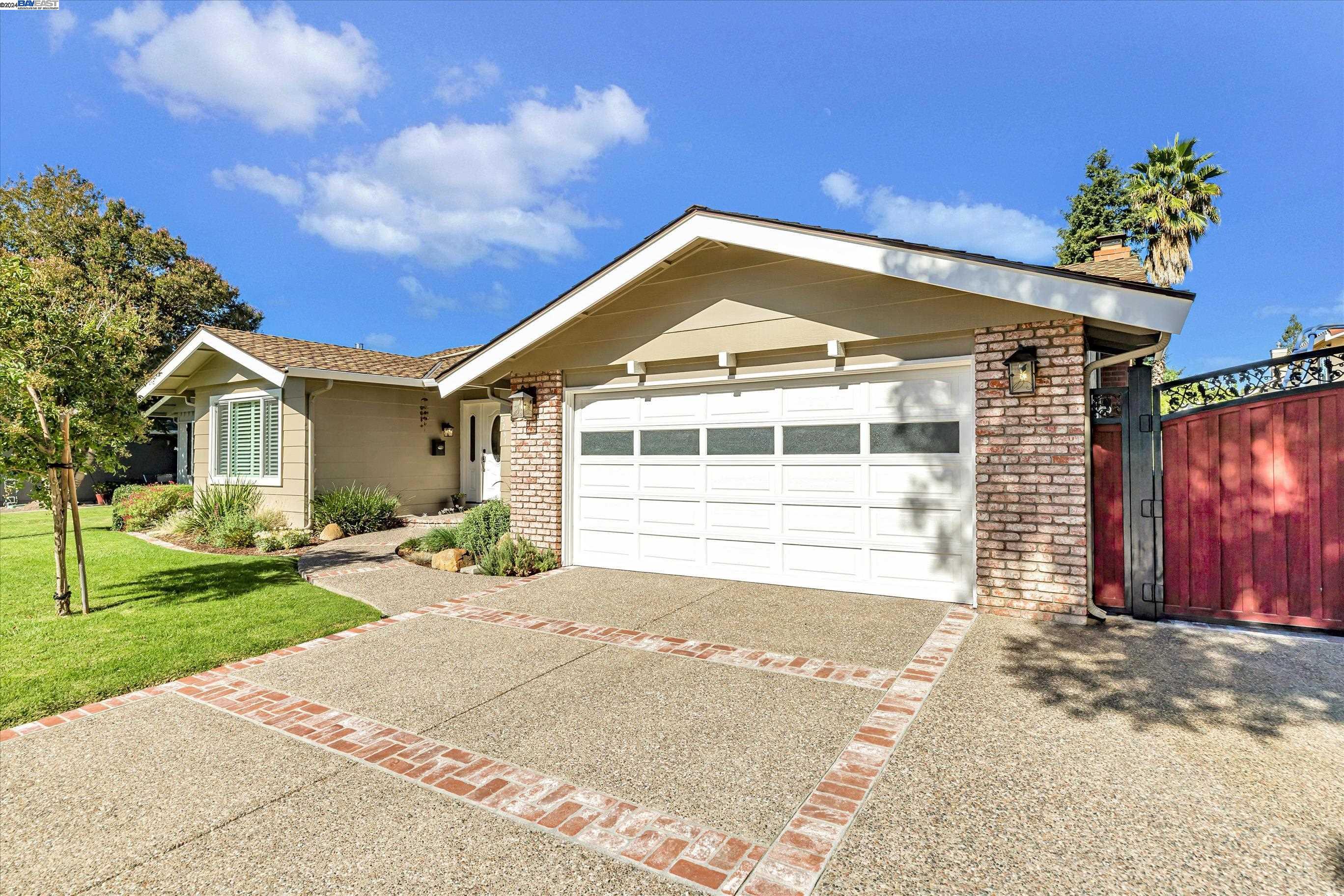 6231 Paseo Santa Cruz