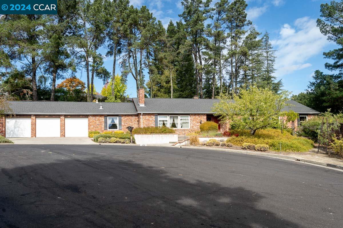 420 Belfair Pl